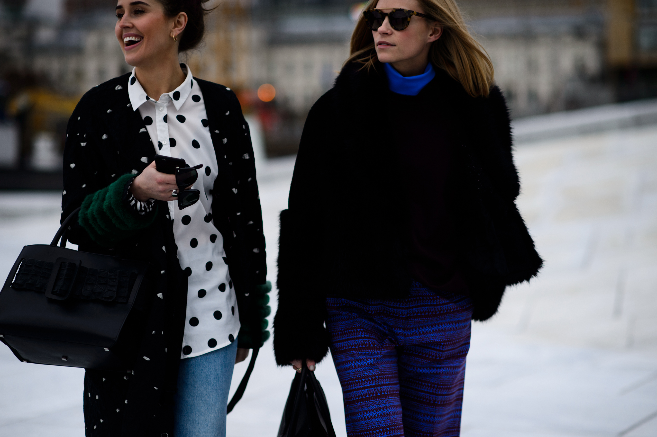 Two bloggers with sunglasses