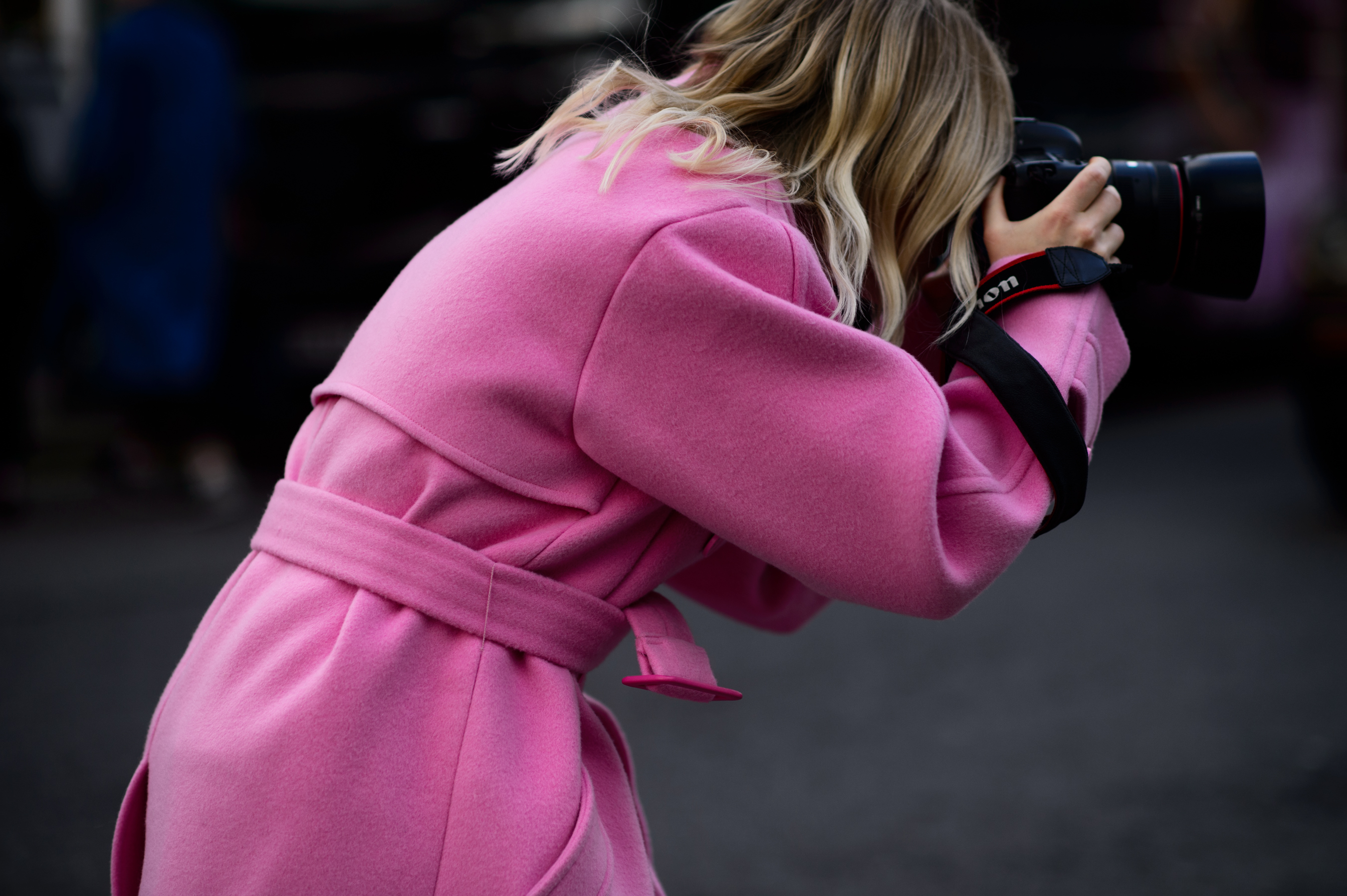 Kiwi blogger wearing pink