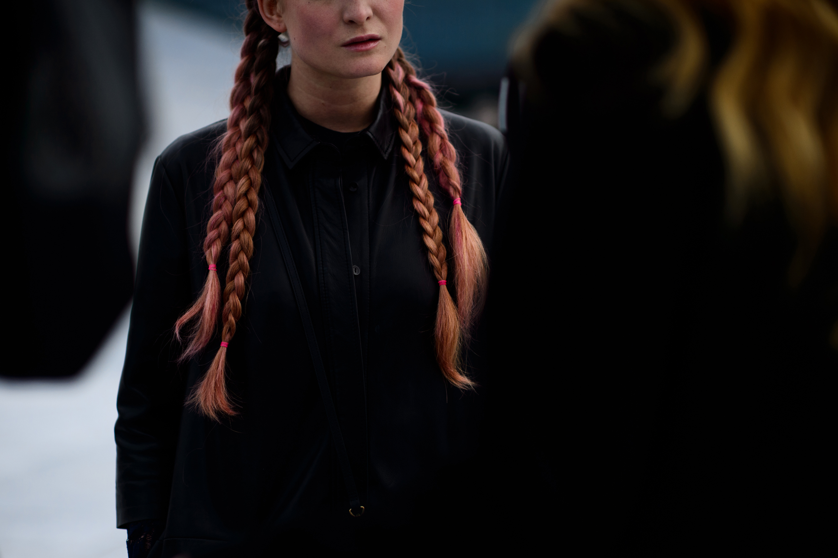 Pink hair woman in total black