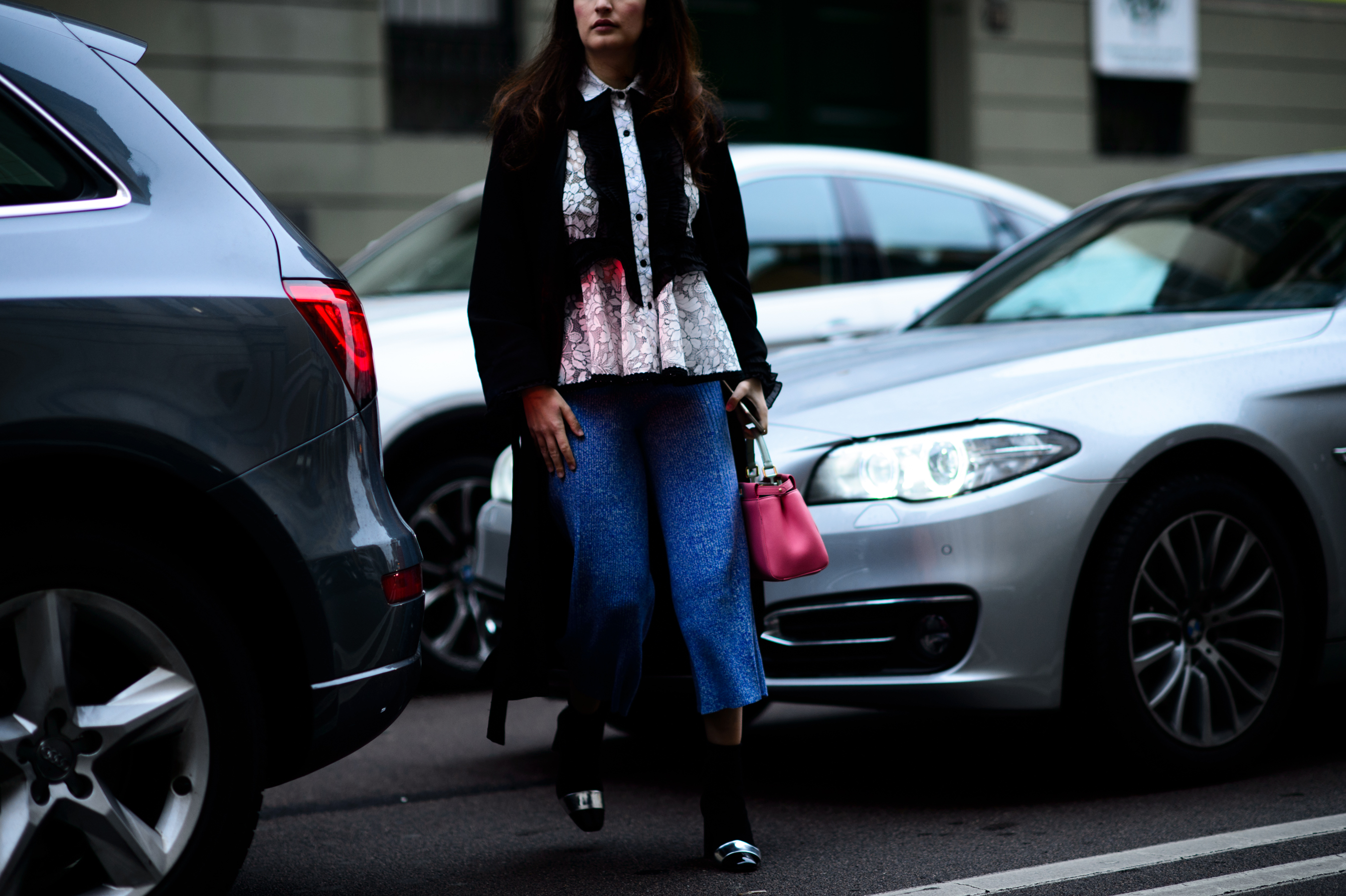 Italian blogger wearing blue pants