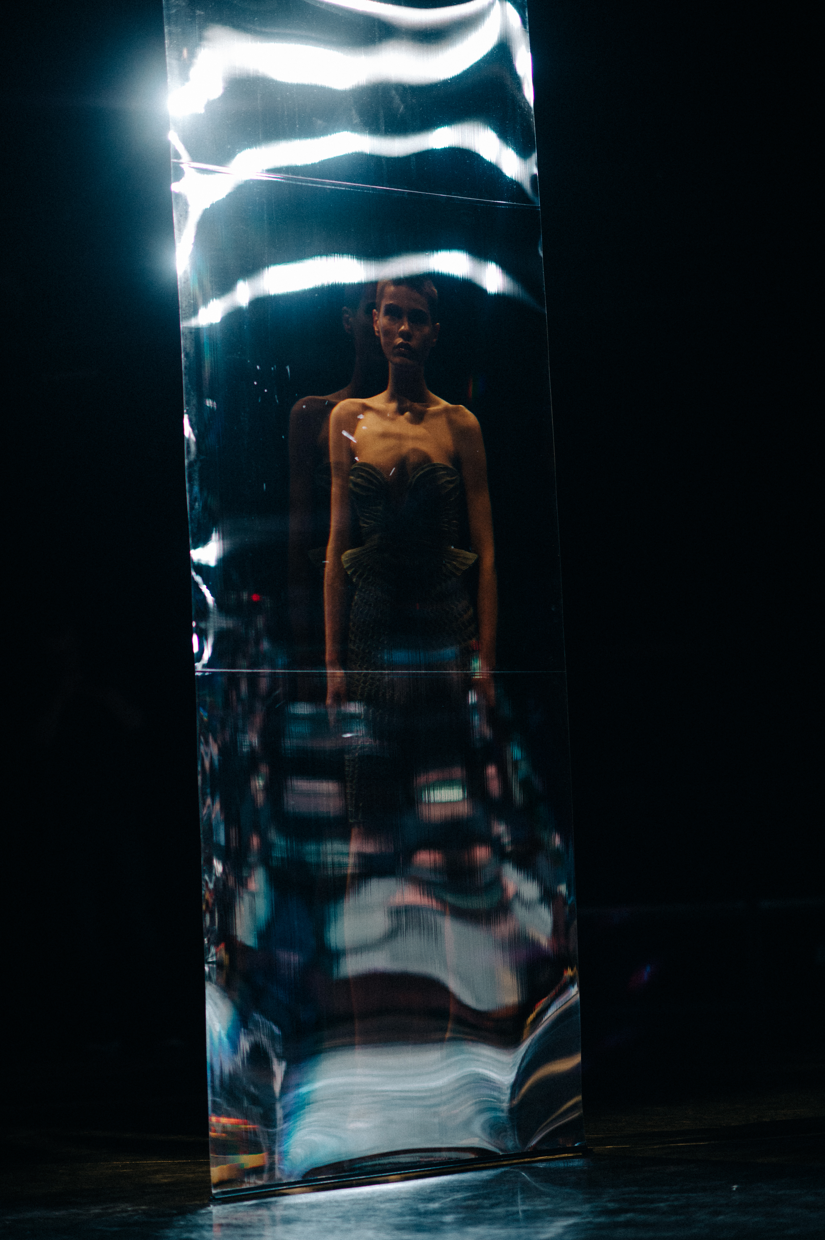 Model through the illusion glass