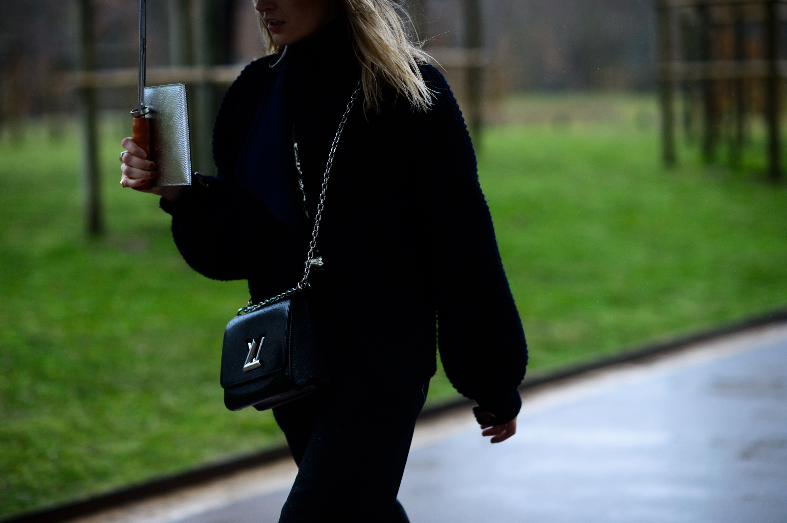 French blogger in ribbed black knit