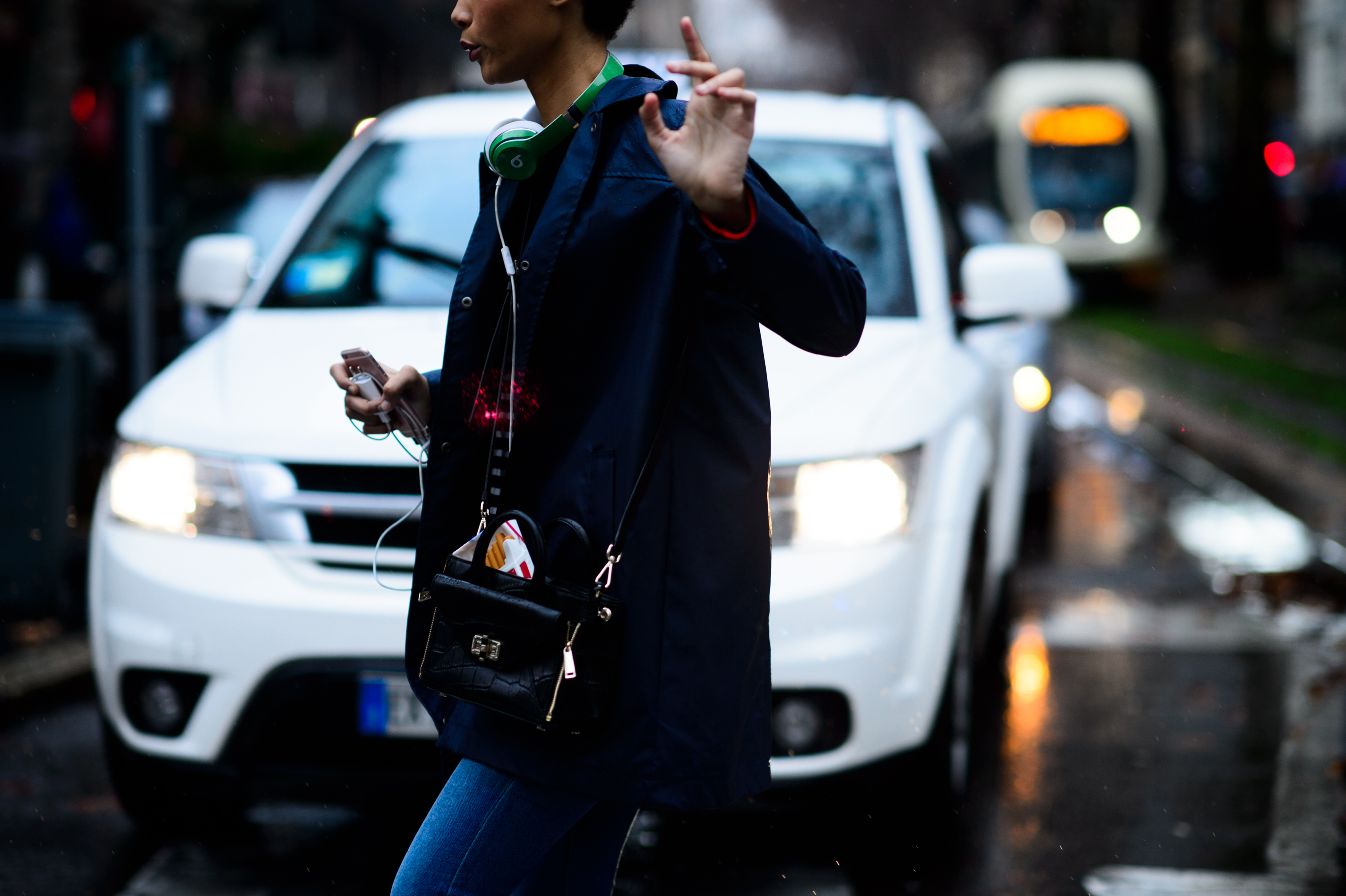 Dominican model crossing the road