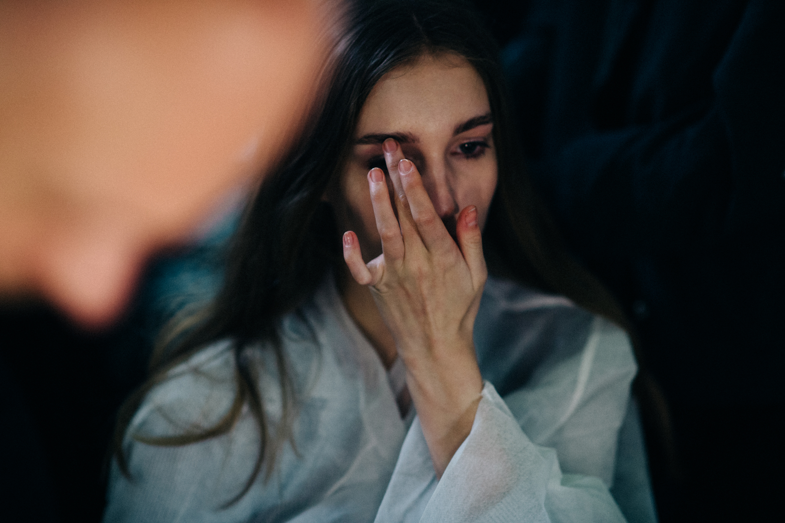 Model getting eyebrows fixed