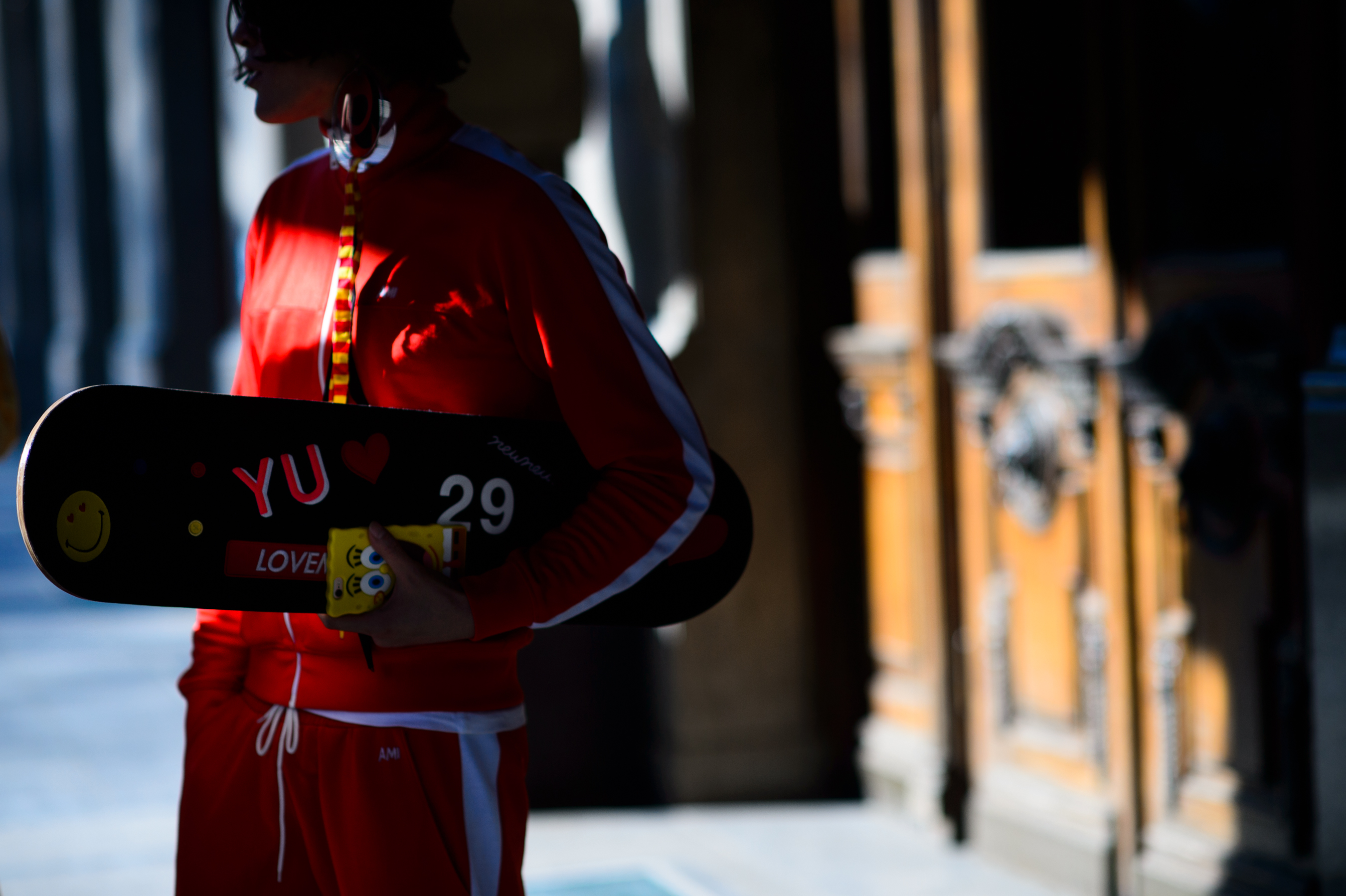 Japanese blogger with skateboard bag