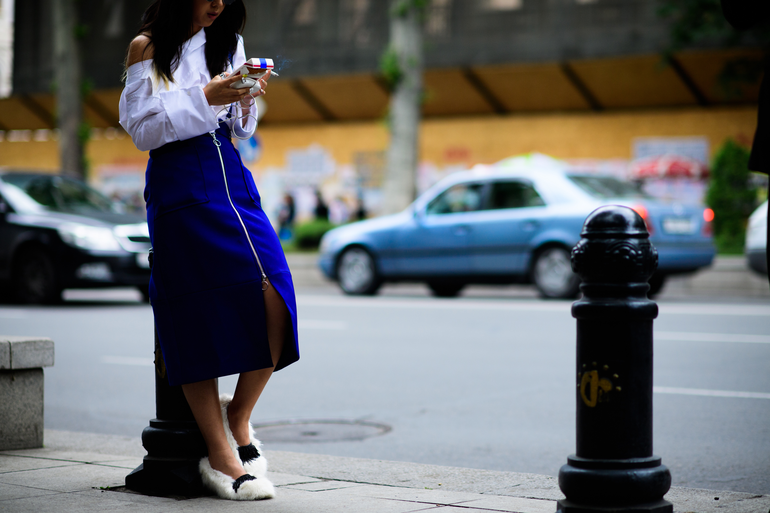 Chinese blogger wearing blue midi skirt