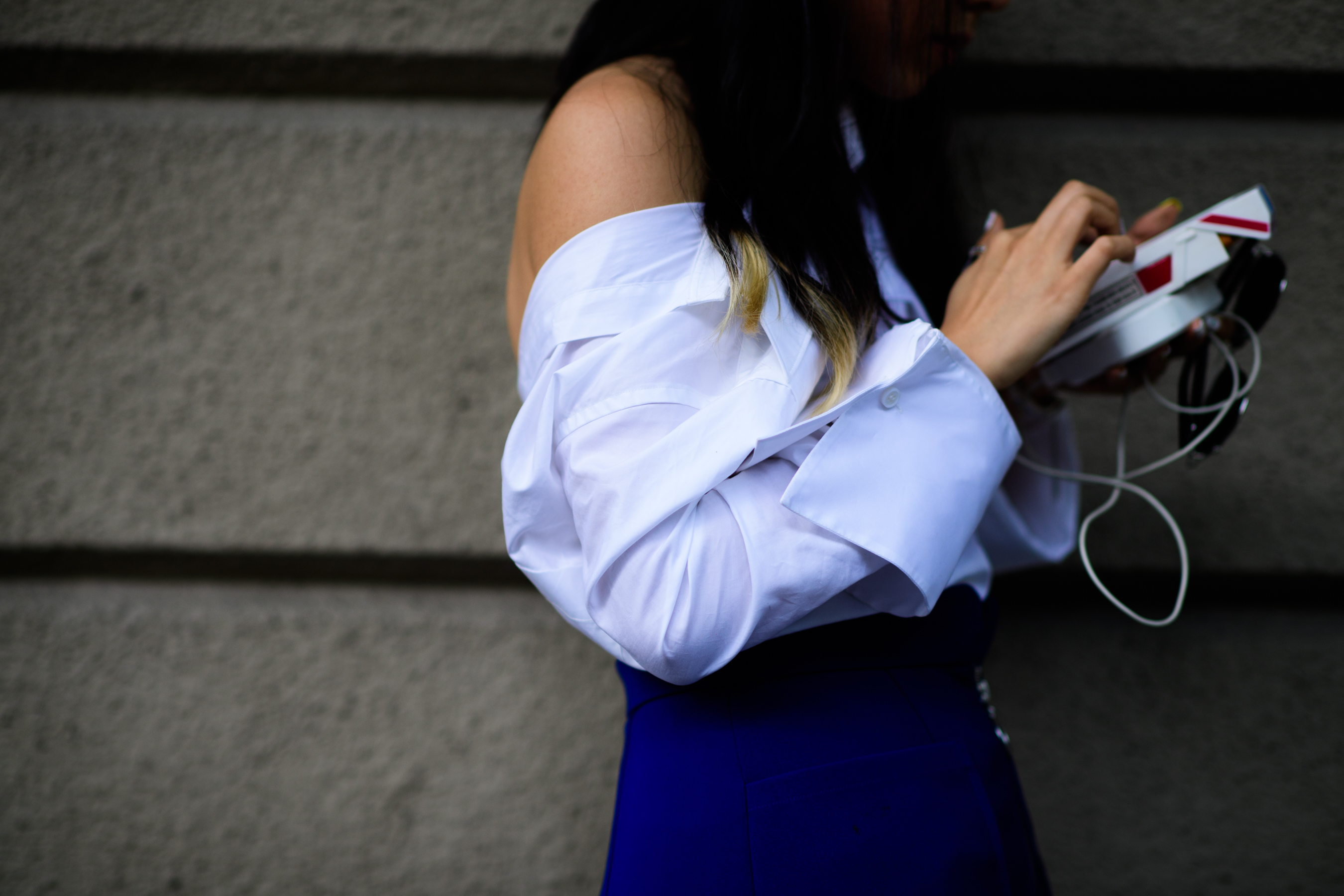 Chinese blogger wearing white shirt