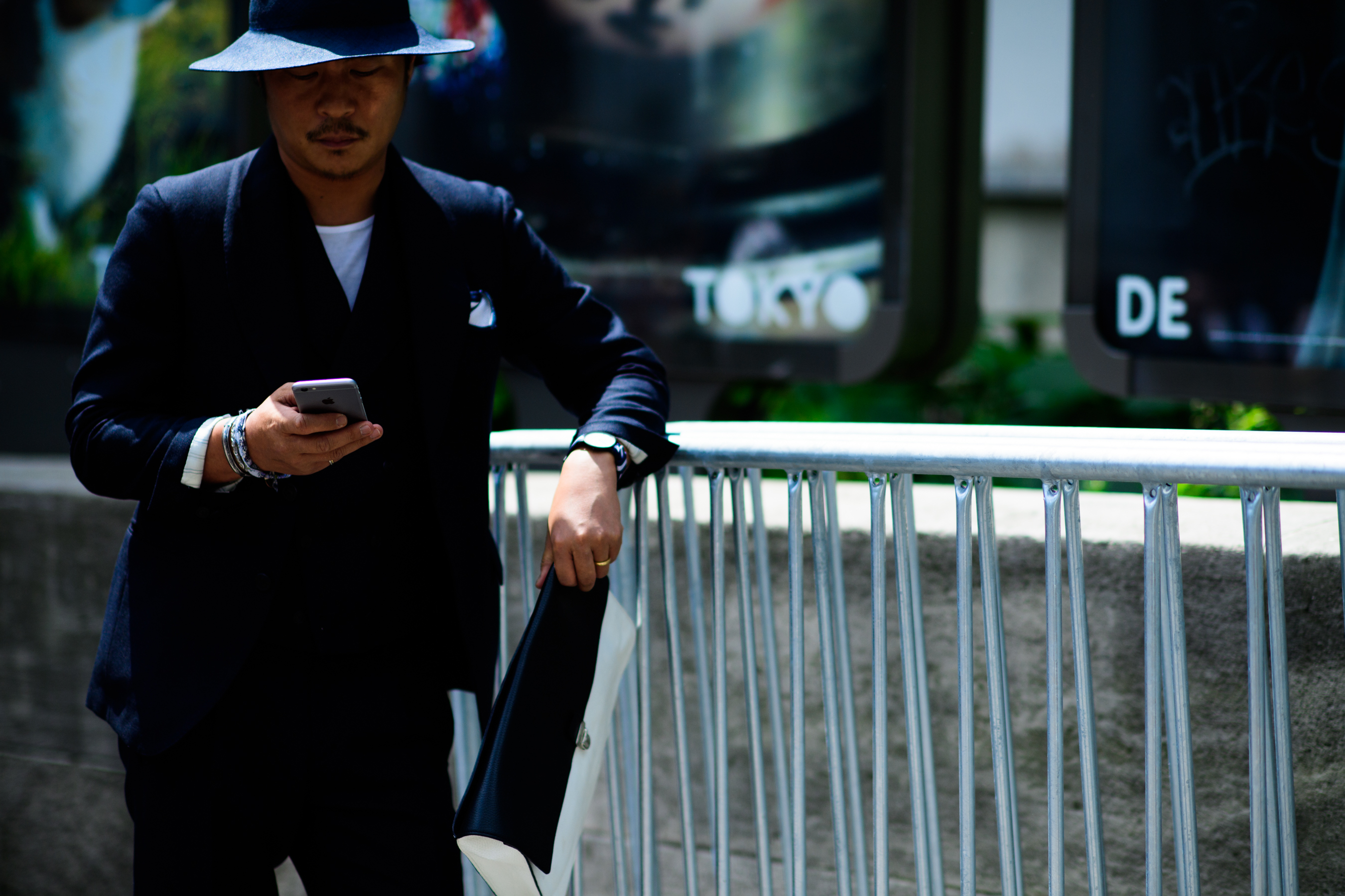 A man wearing a suit and a hat