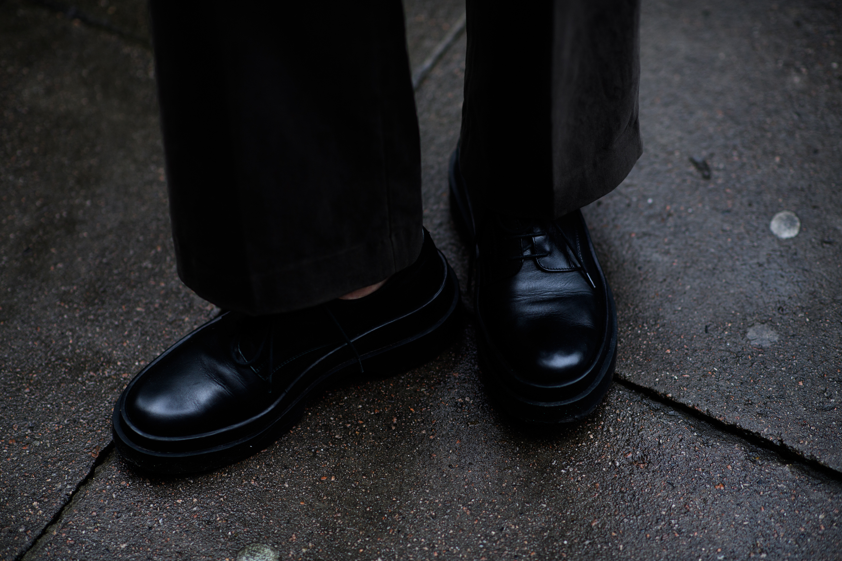 Dark grey trousers, black shoes