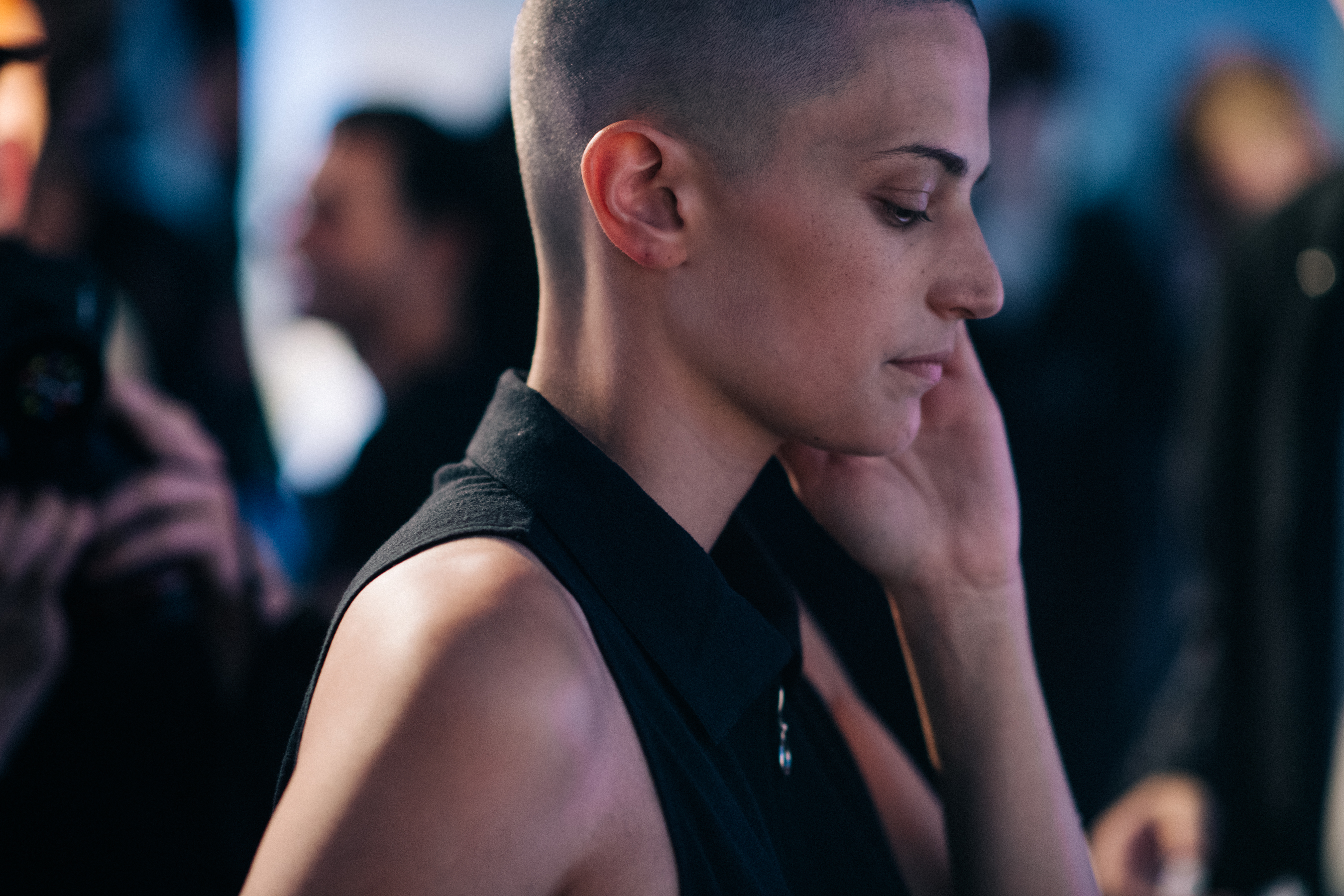 Model with shaved head before show