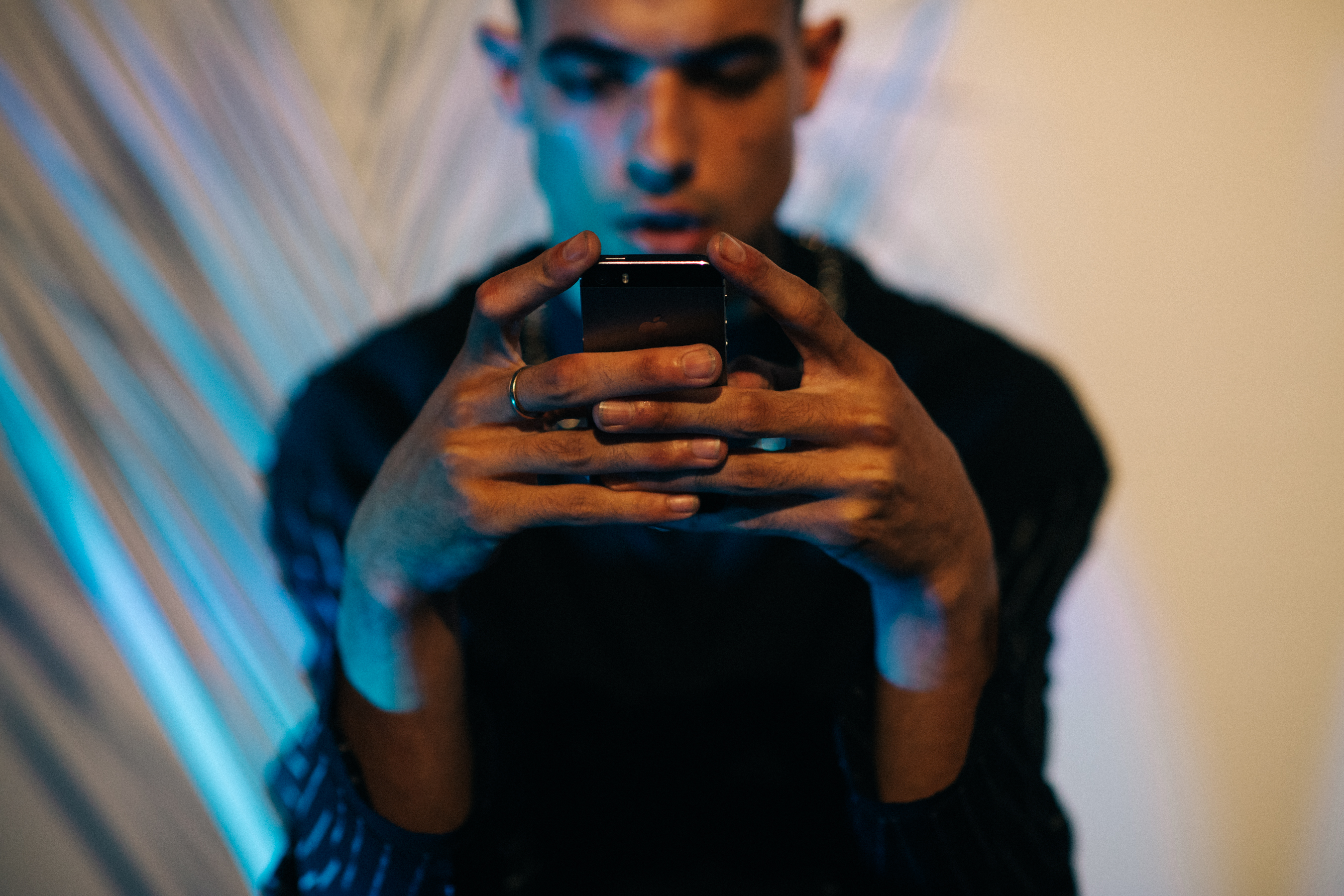 Male model wearing thin ring