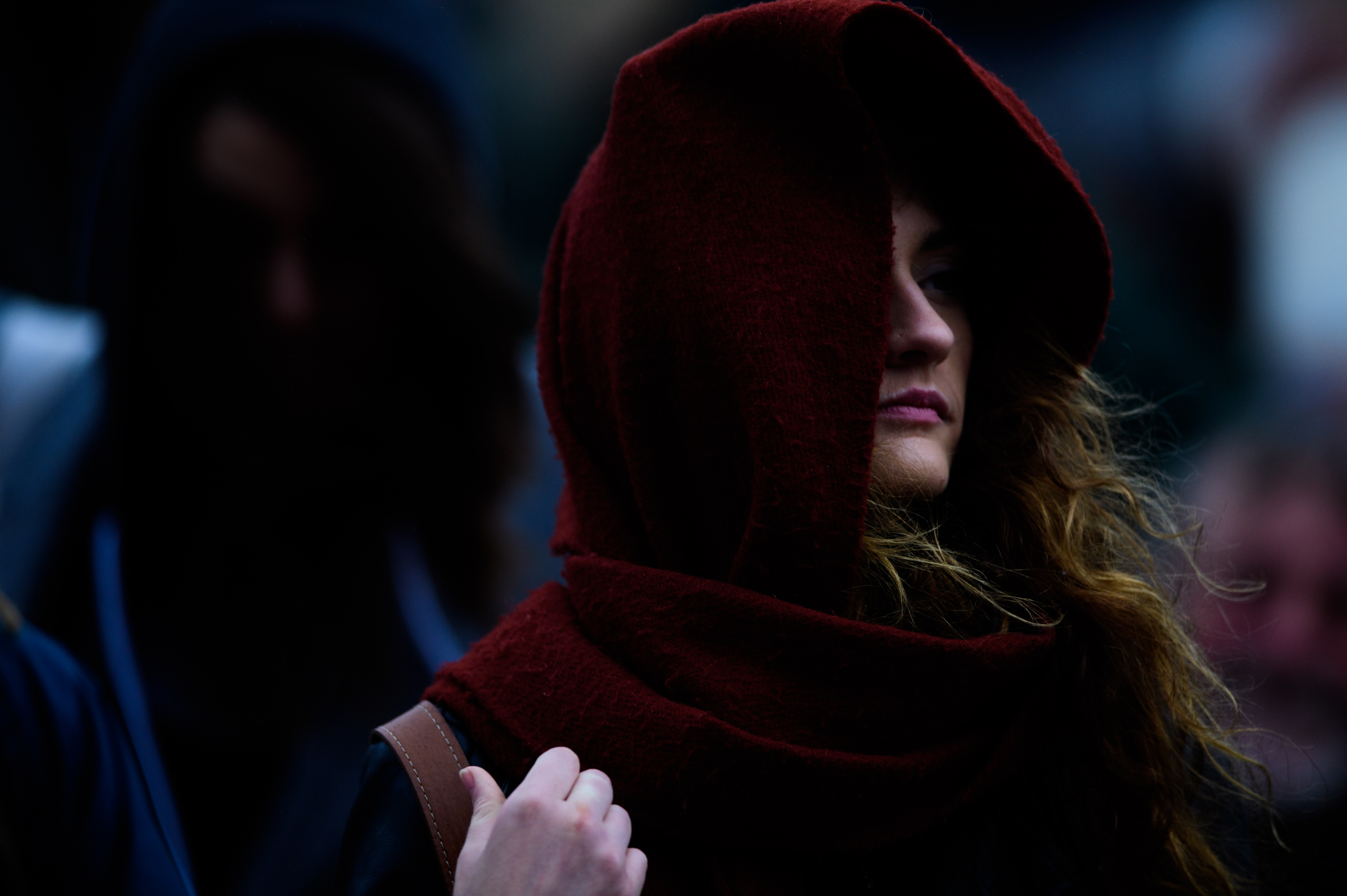 Woman wearing red scarf at tennis tournament