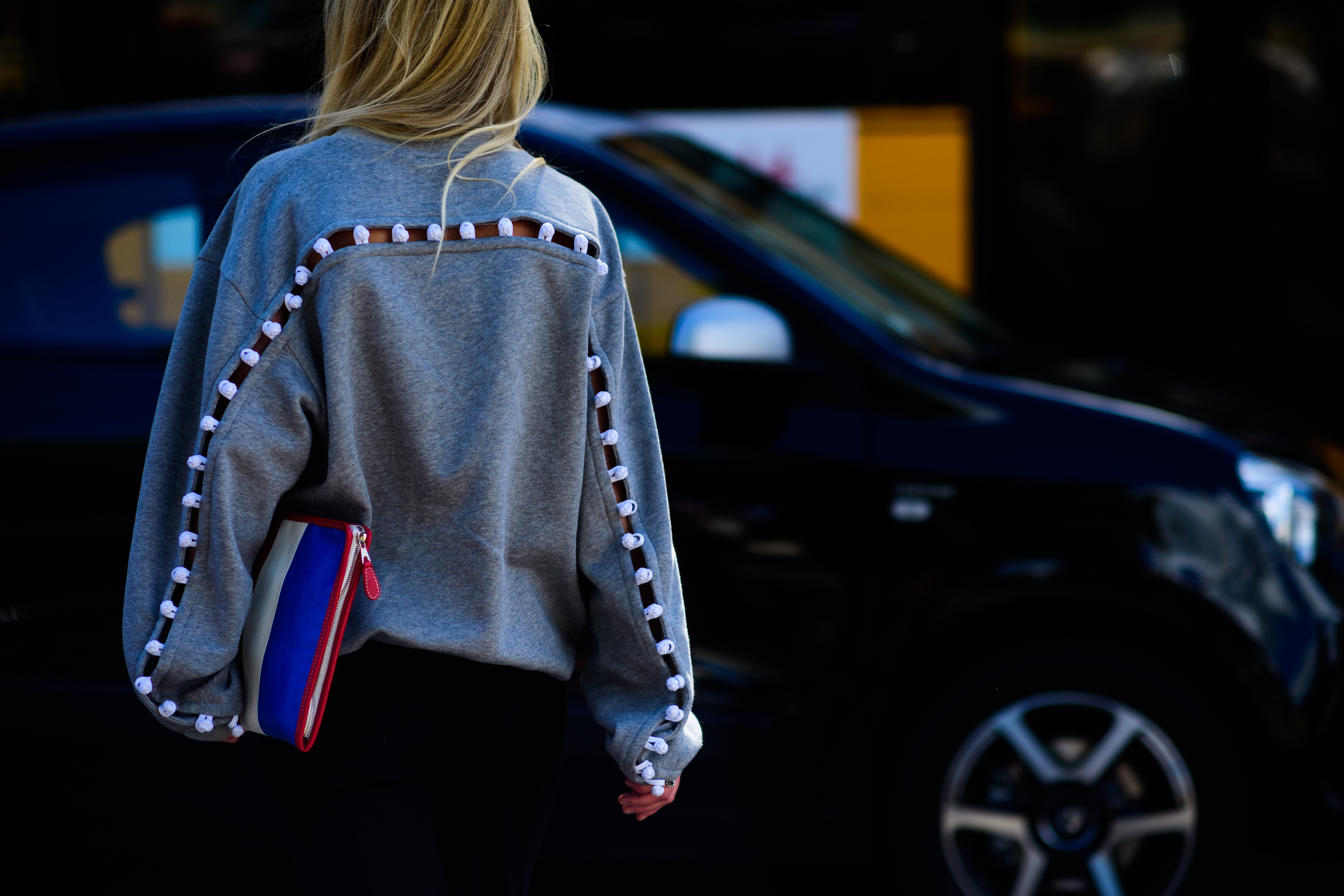 Blogger wearing grey sweatshirt