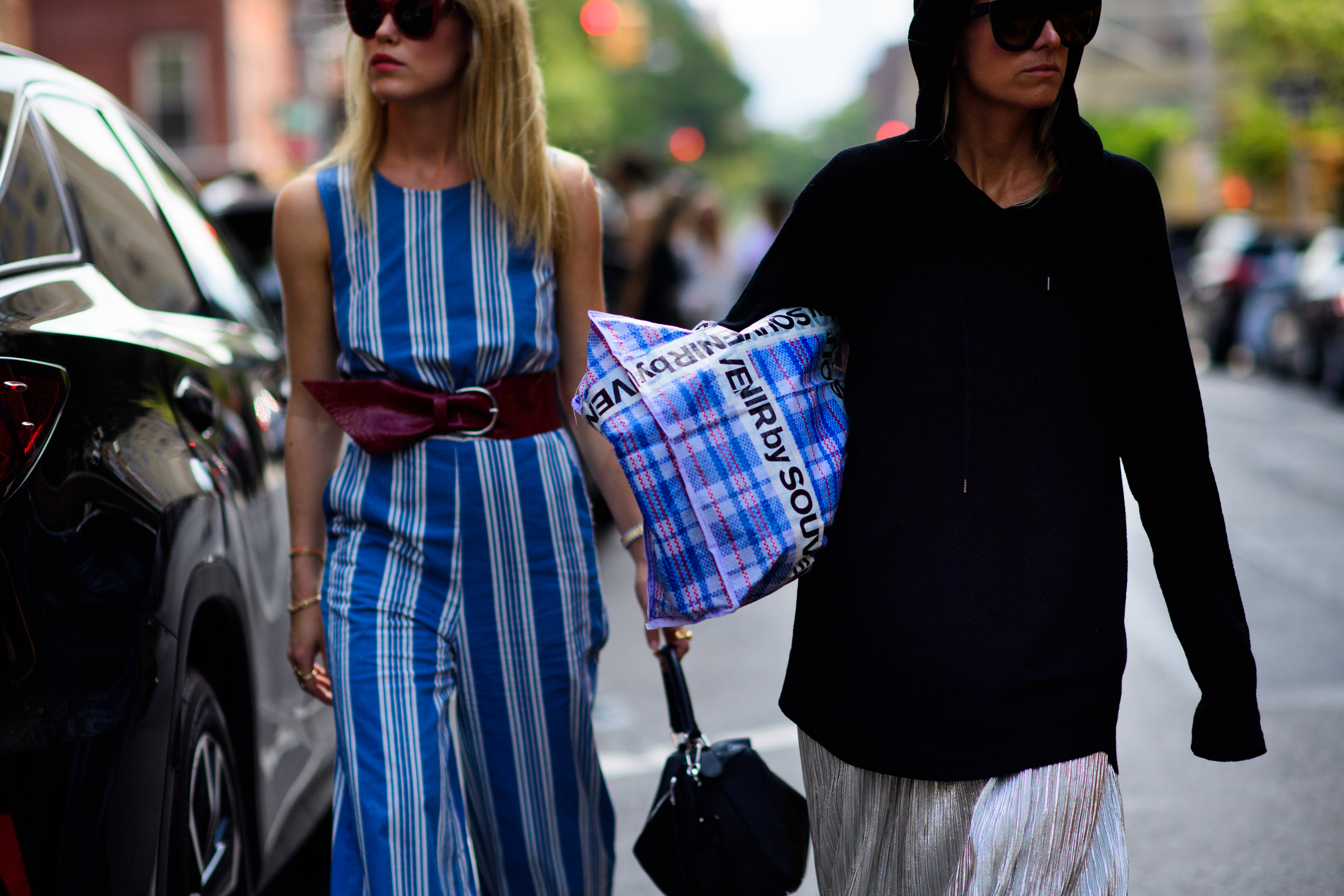 Two Norwegian bloggers wearing glasses