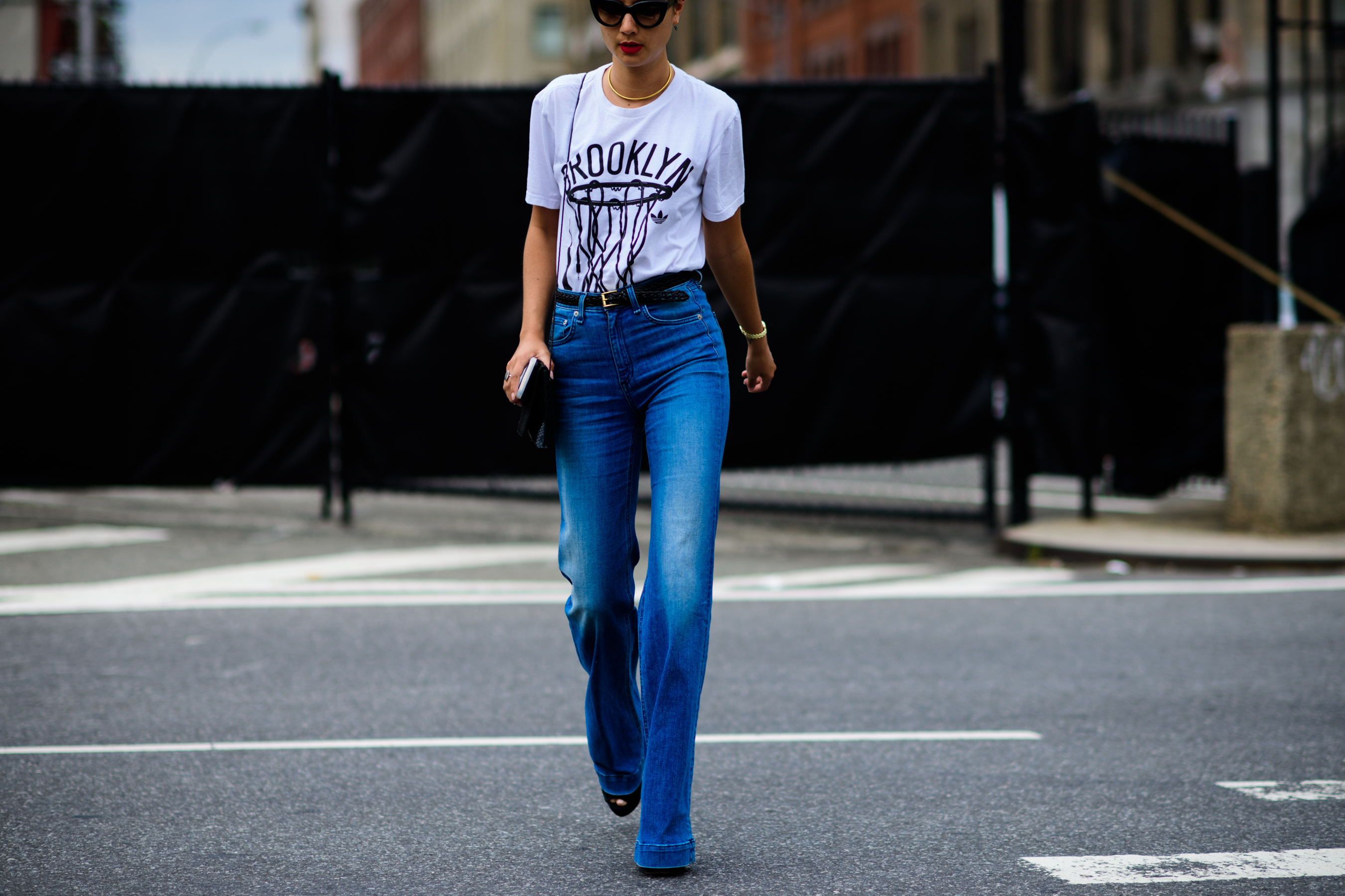 Woman wearing high waisted jeans