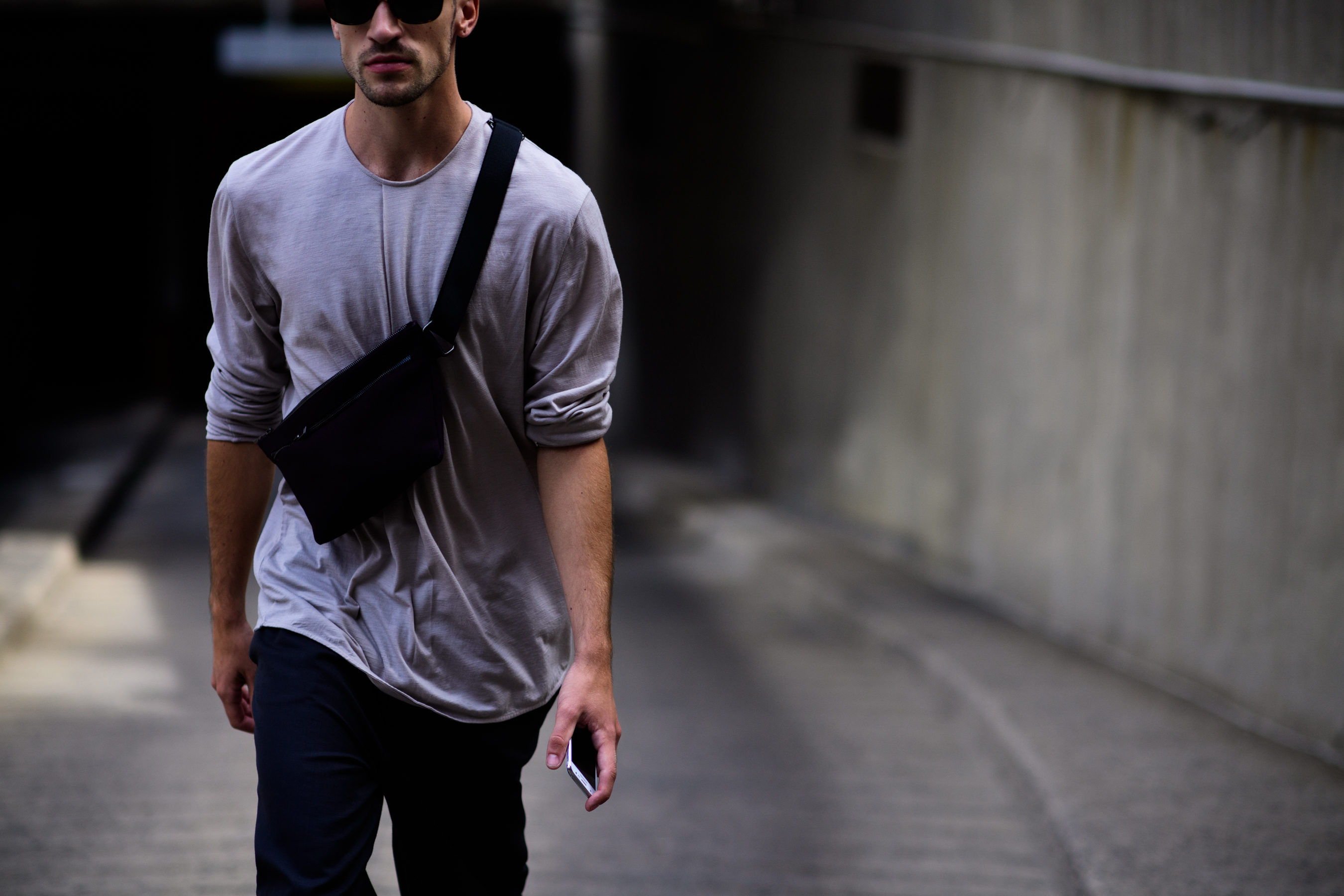 Man wearing cross waist bag