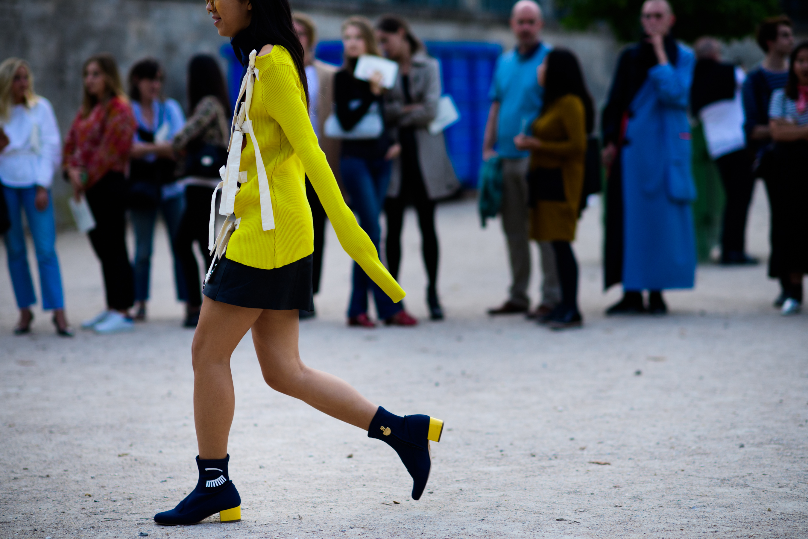 Chinese blogger wearing yellow
