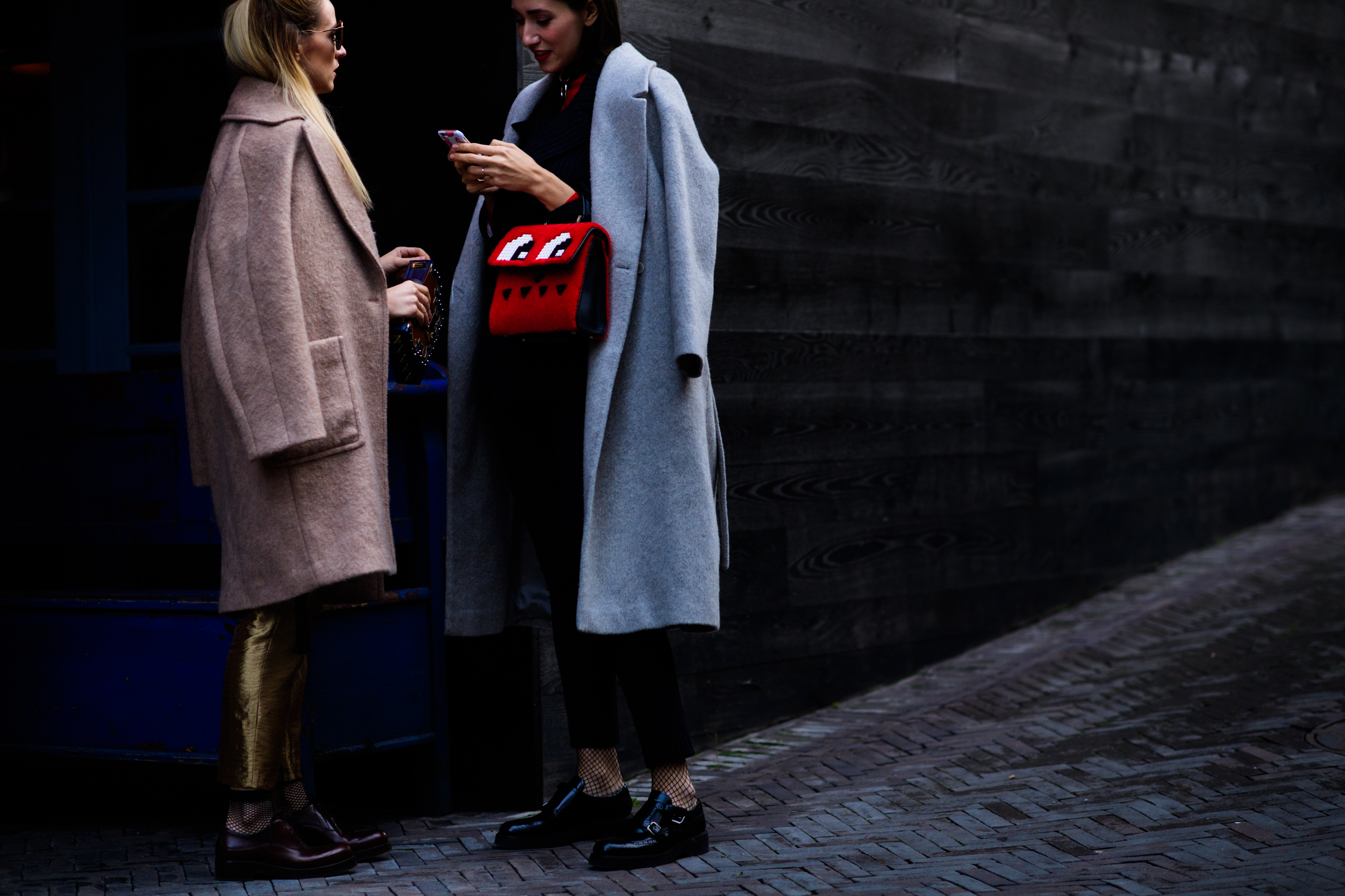 Two Romanian bloggers before the show