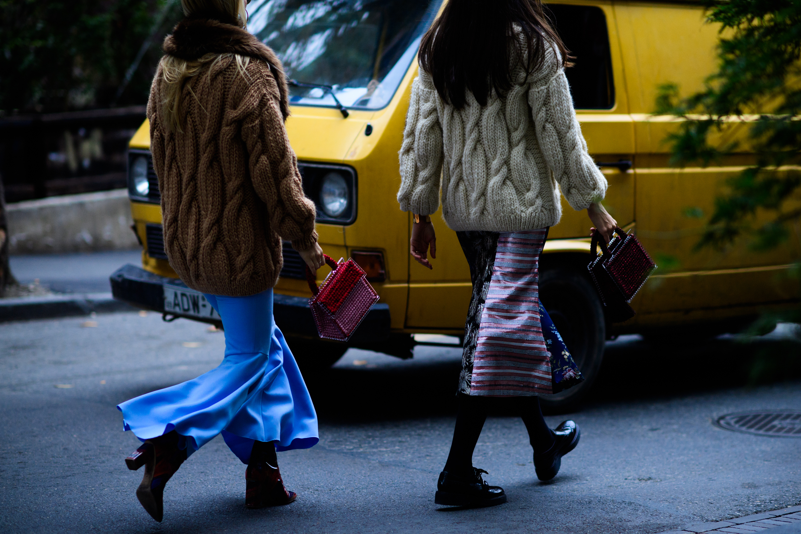 Two Romanian bloggers wearing sweaters