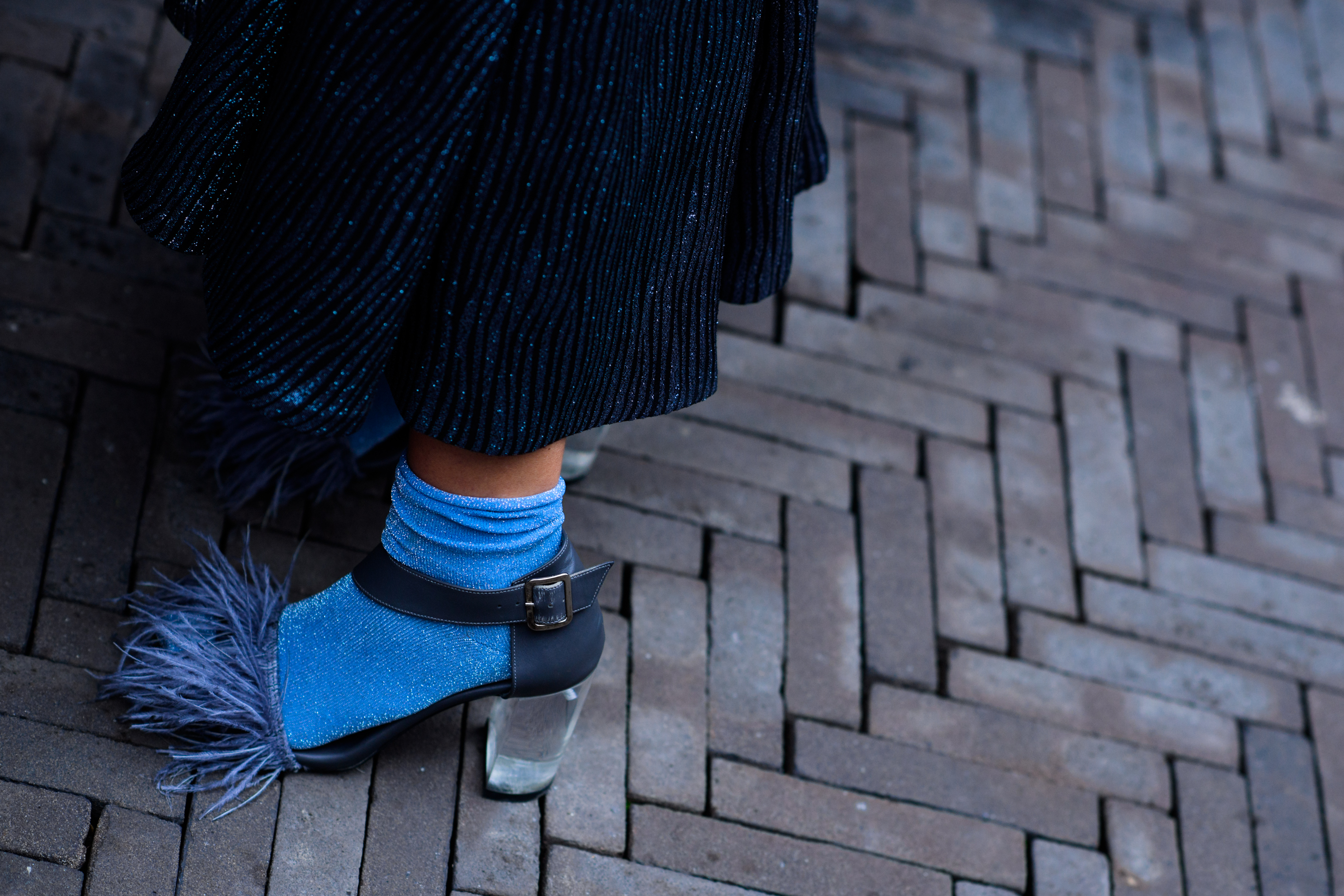 Georgian editor wearing feathers sandals