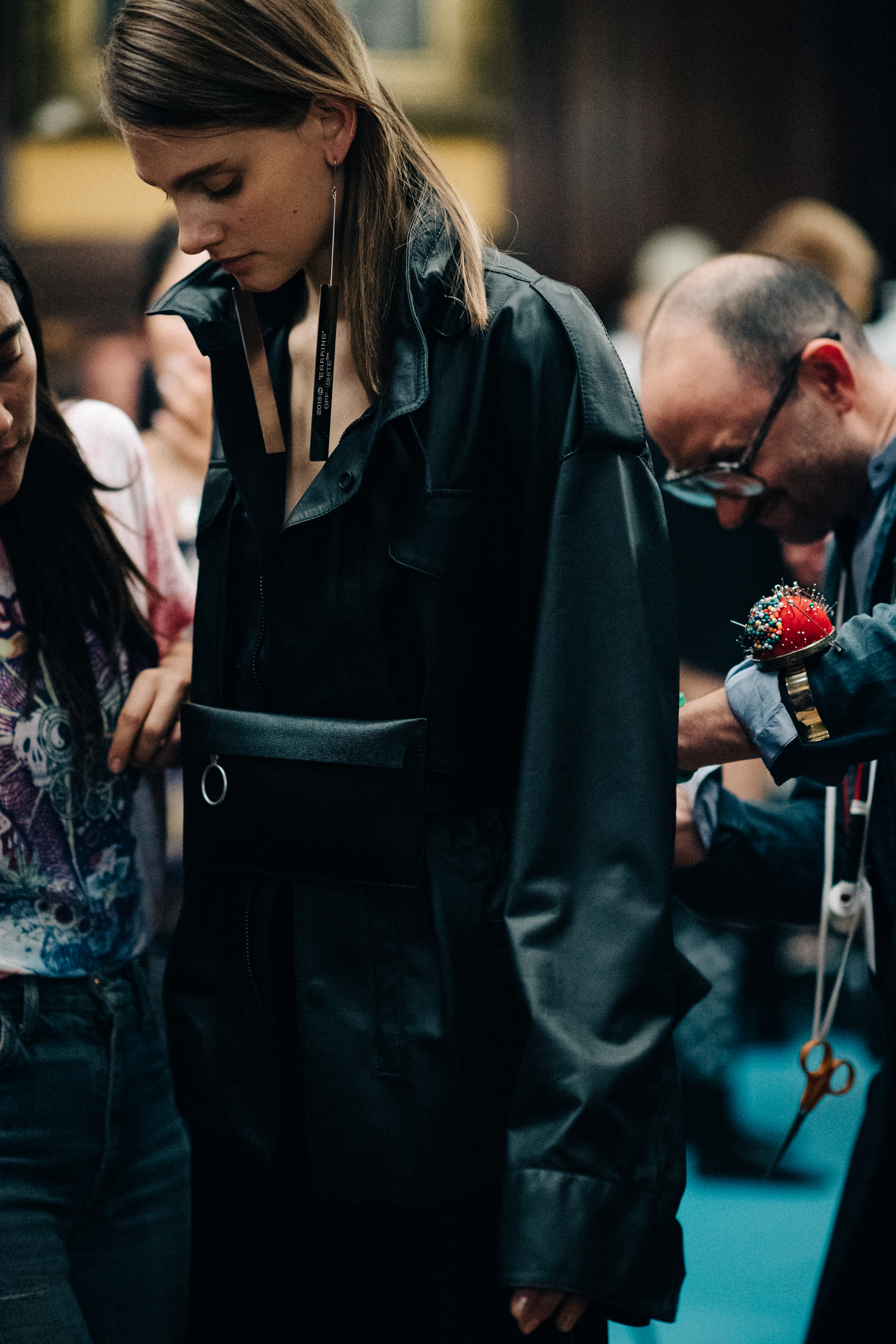 Model Saadi Schimmel wearing all black
