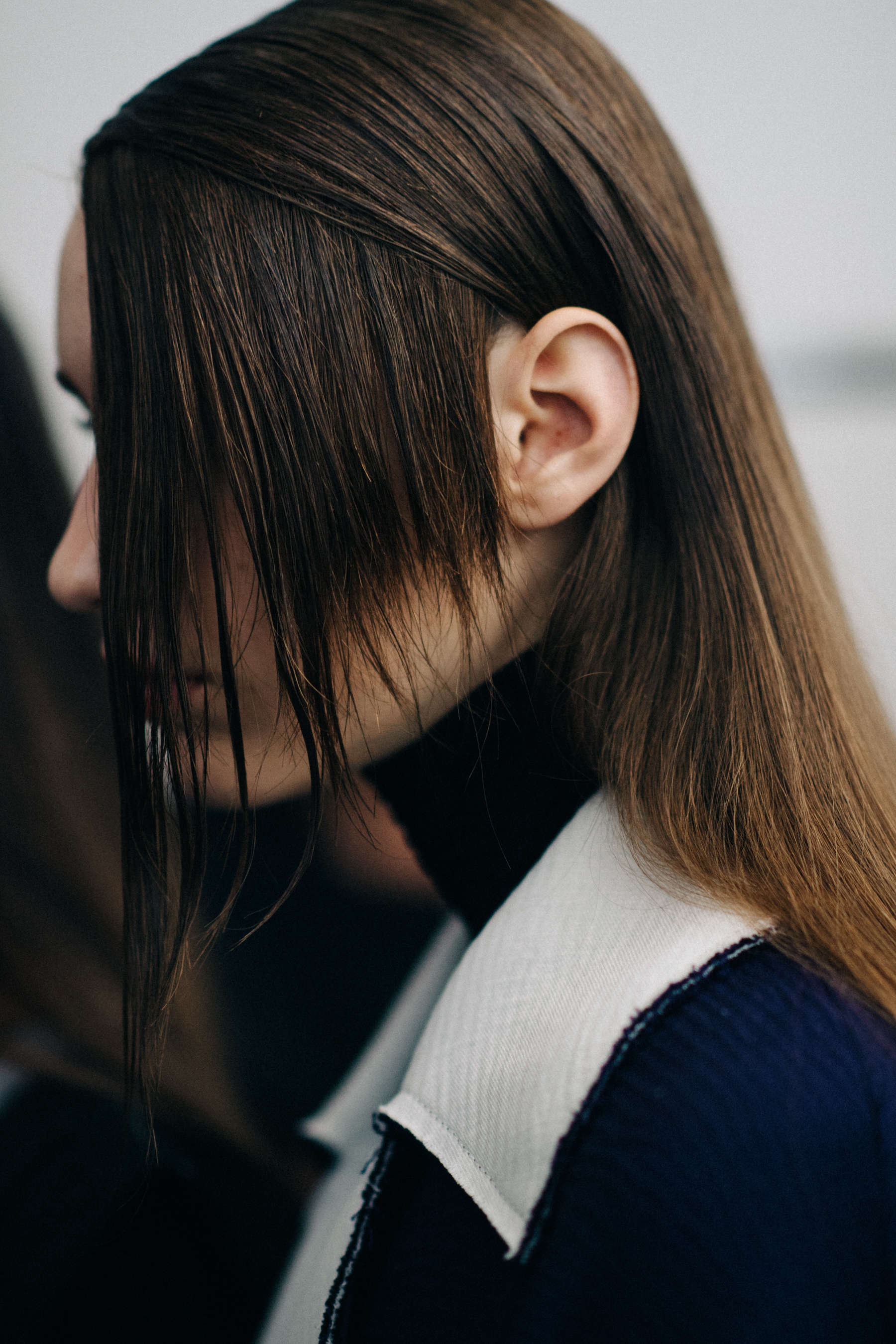 Model with sleek before the show