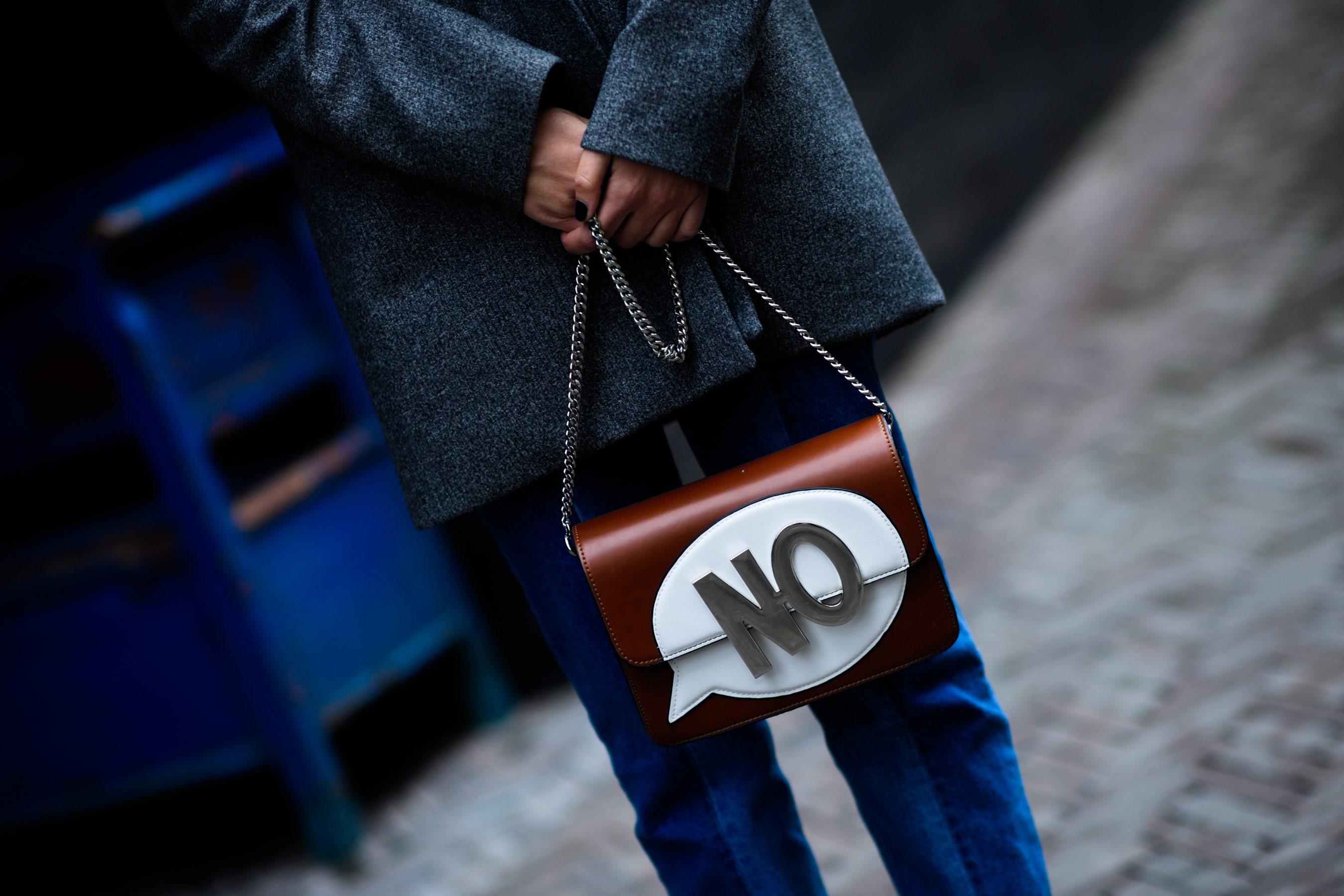 Georgian woman with No bag