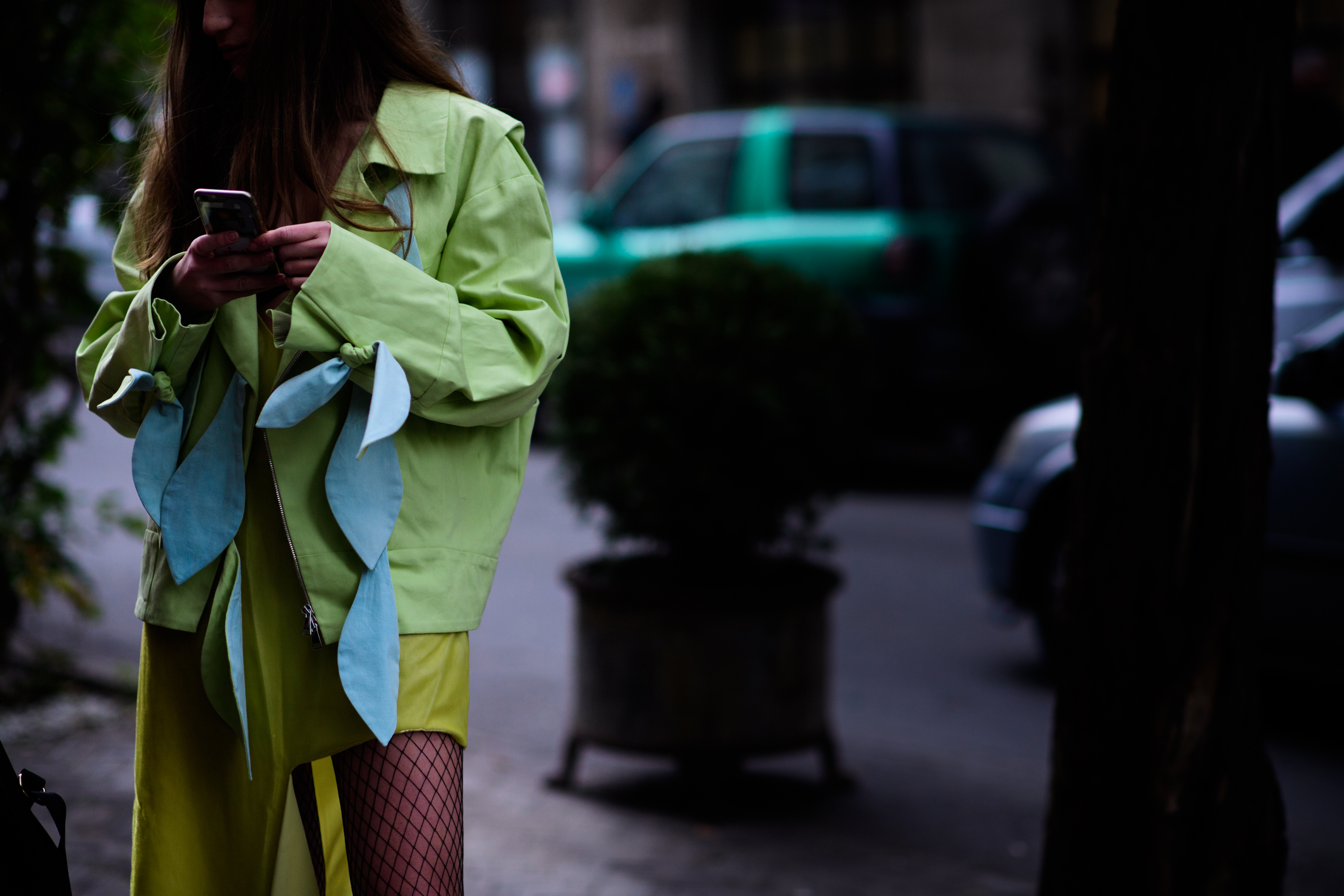 Girl wearing Lara Quint outfit