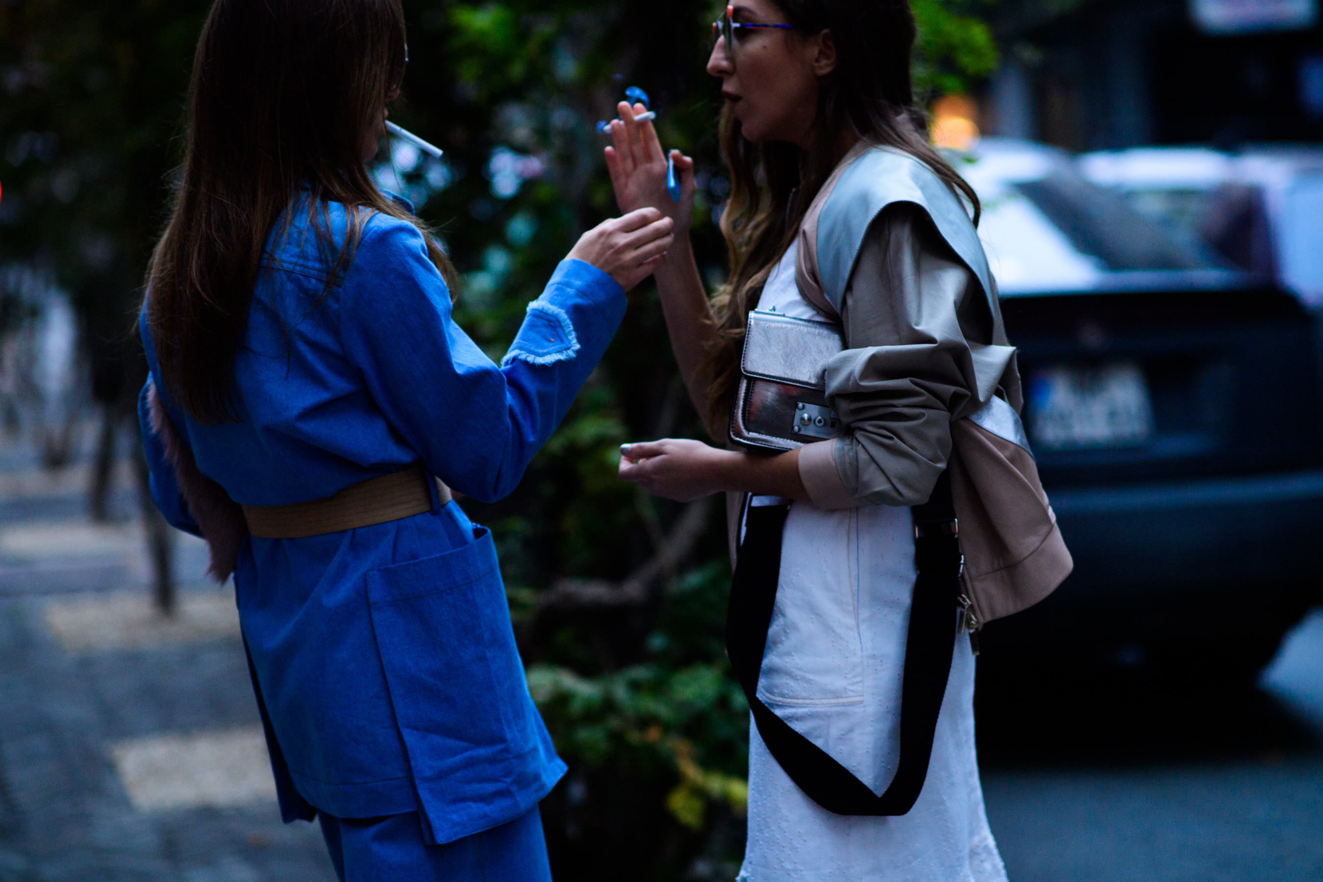 Two women smoking before the show