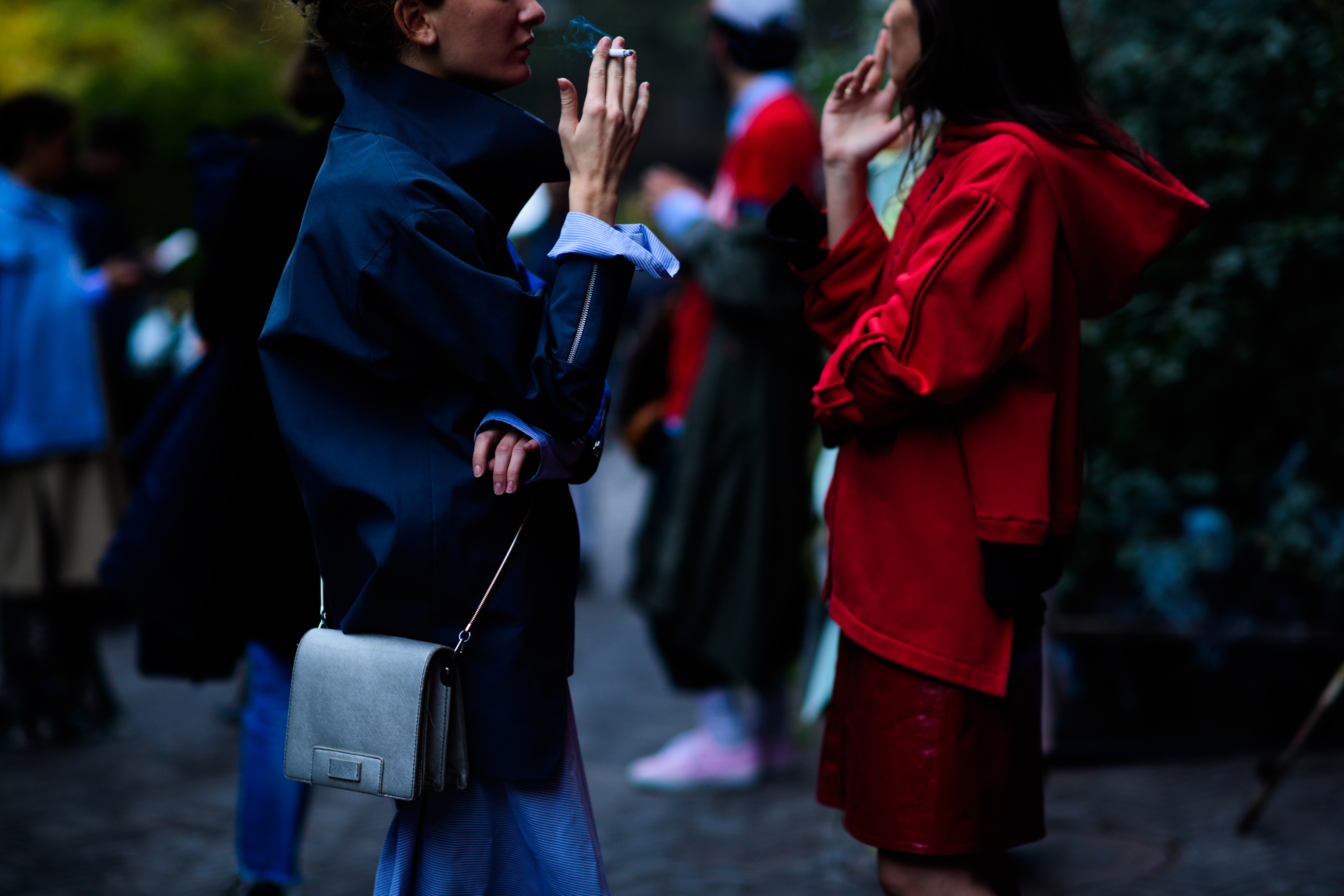 Two models smoking before the show