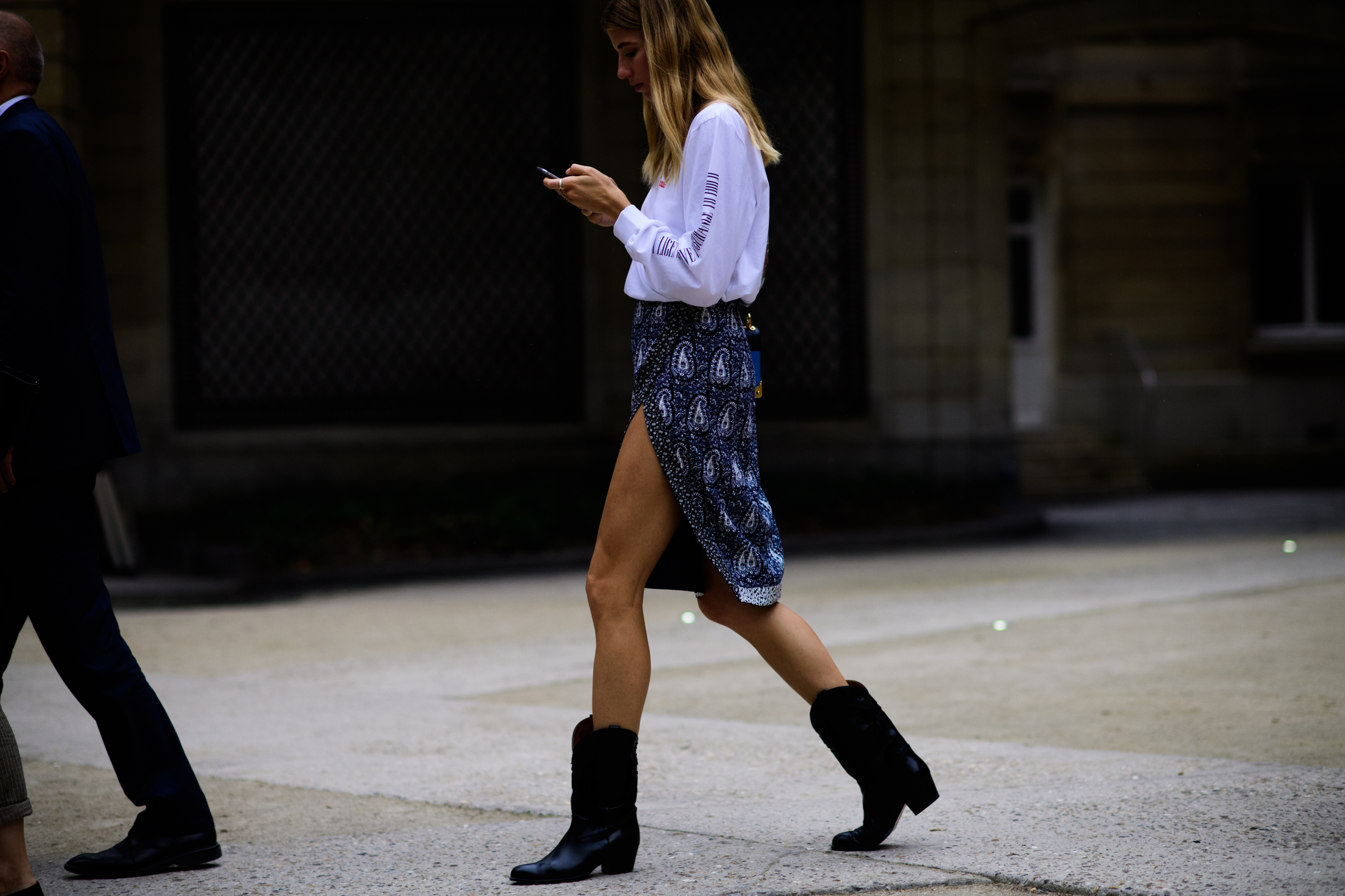 German model wearing black cowboy boots