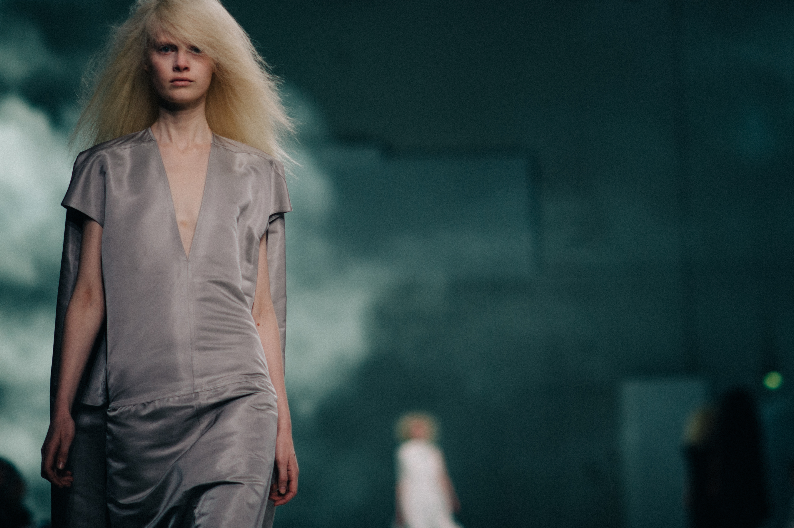 Model wearing pearl colour dress