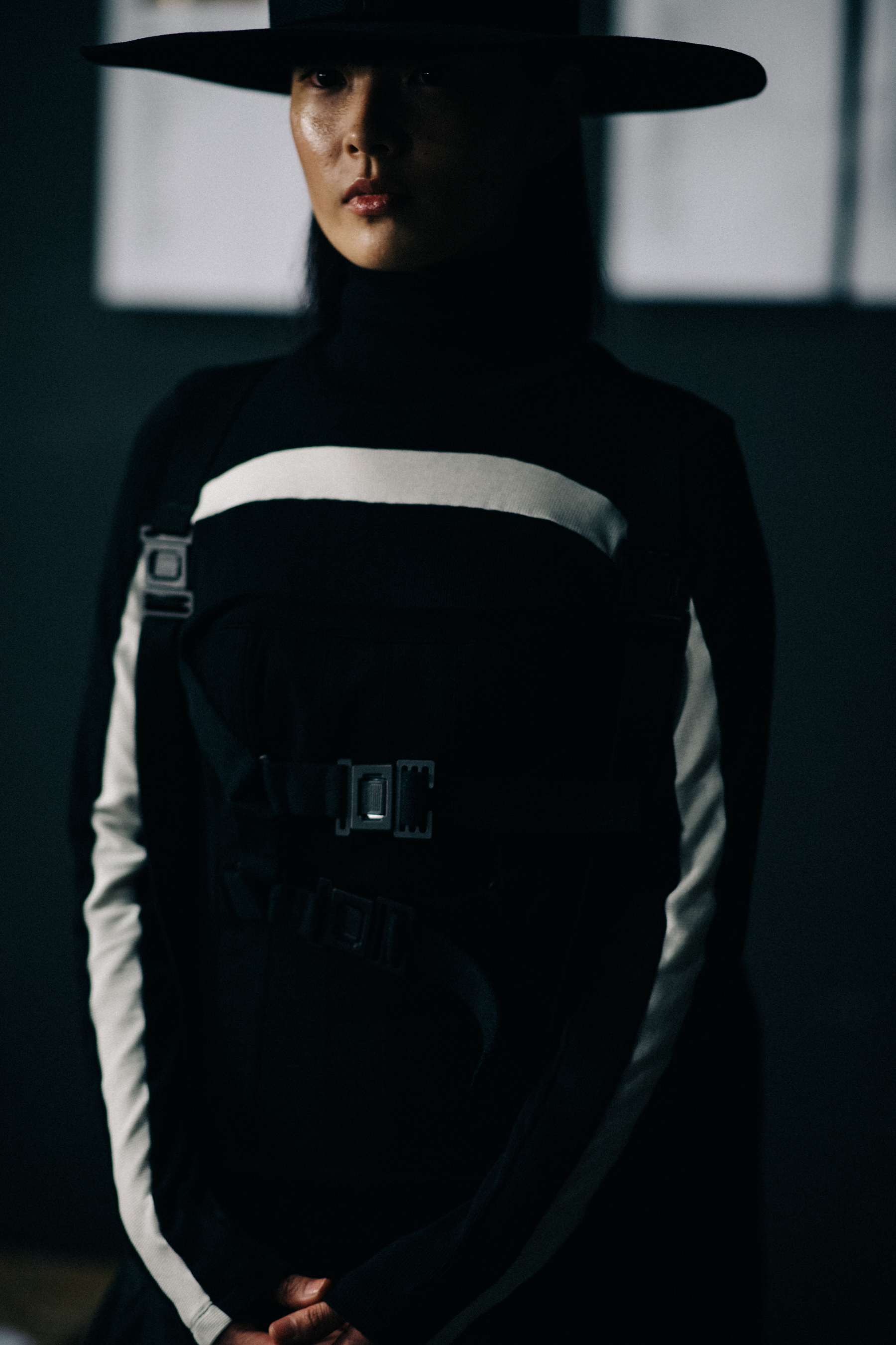 Akimoto Kozue wearing total look