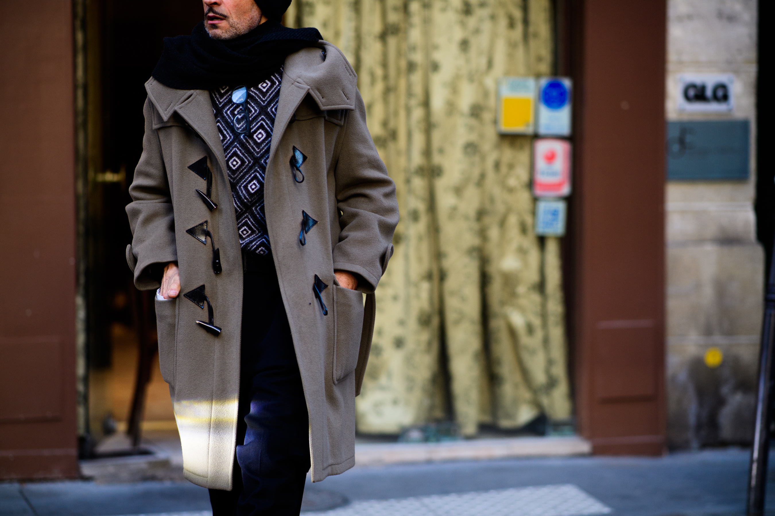 Man wearing coat and scurf