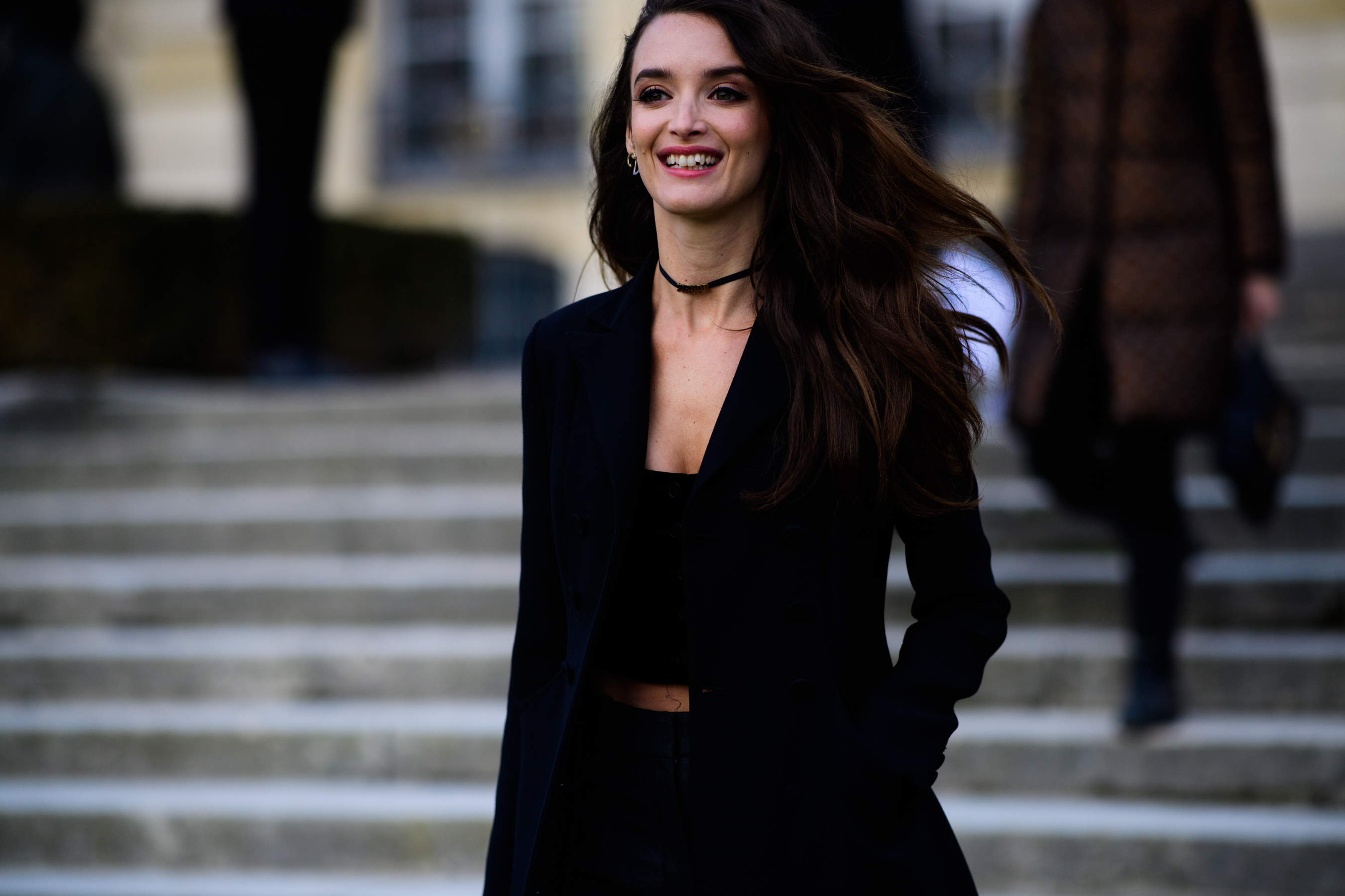 Woman wearing black clothes