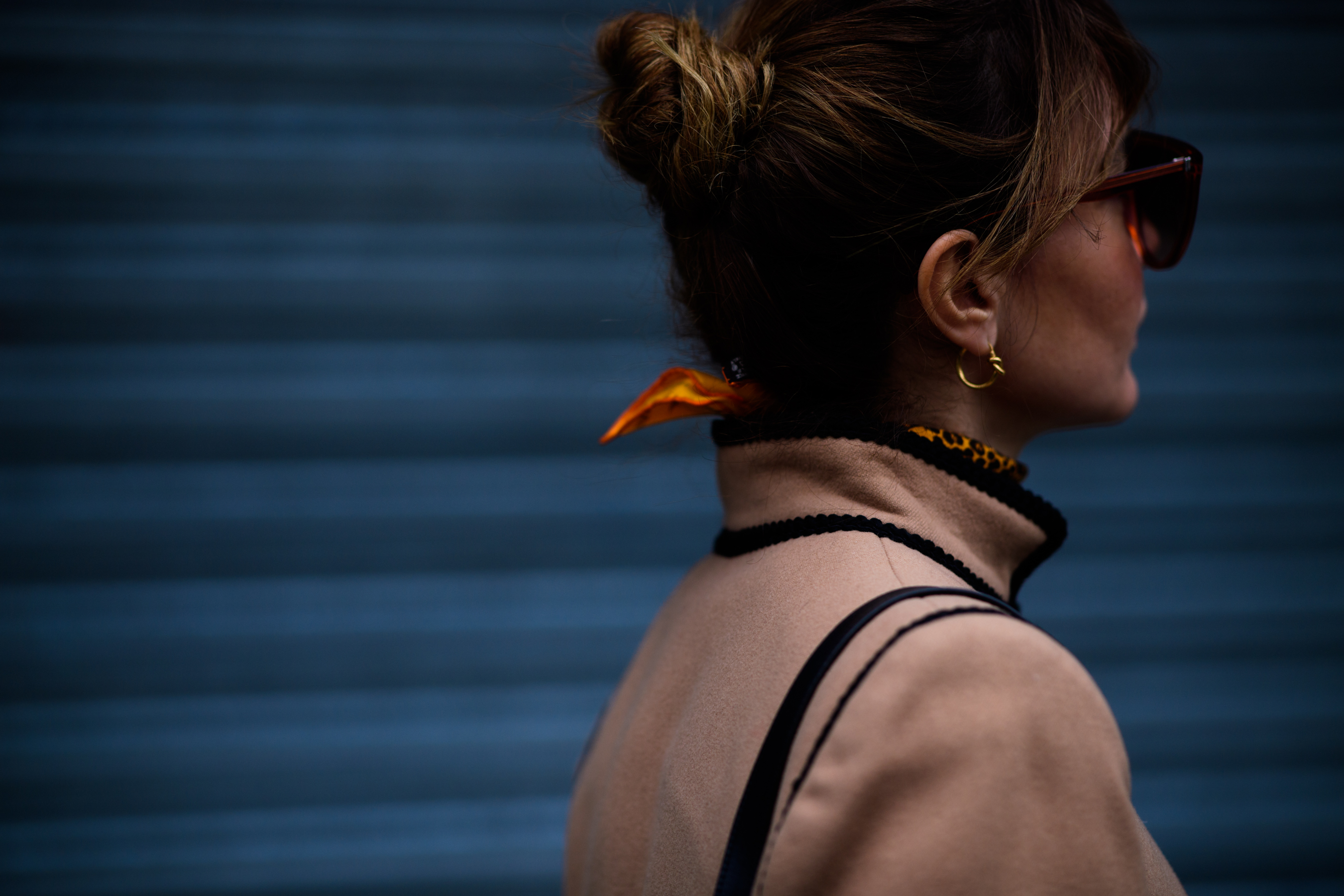 Woman with big sunglasses