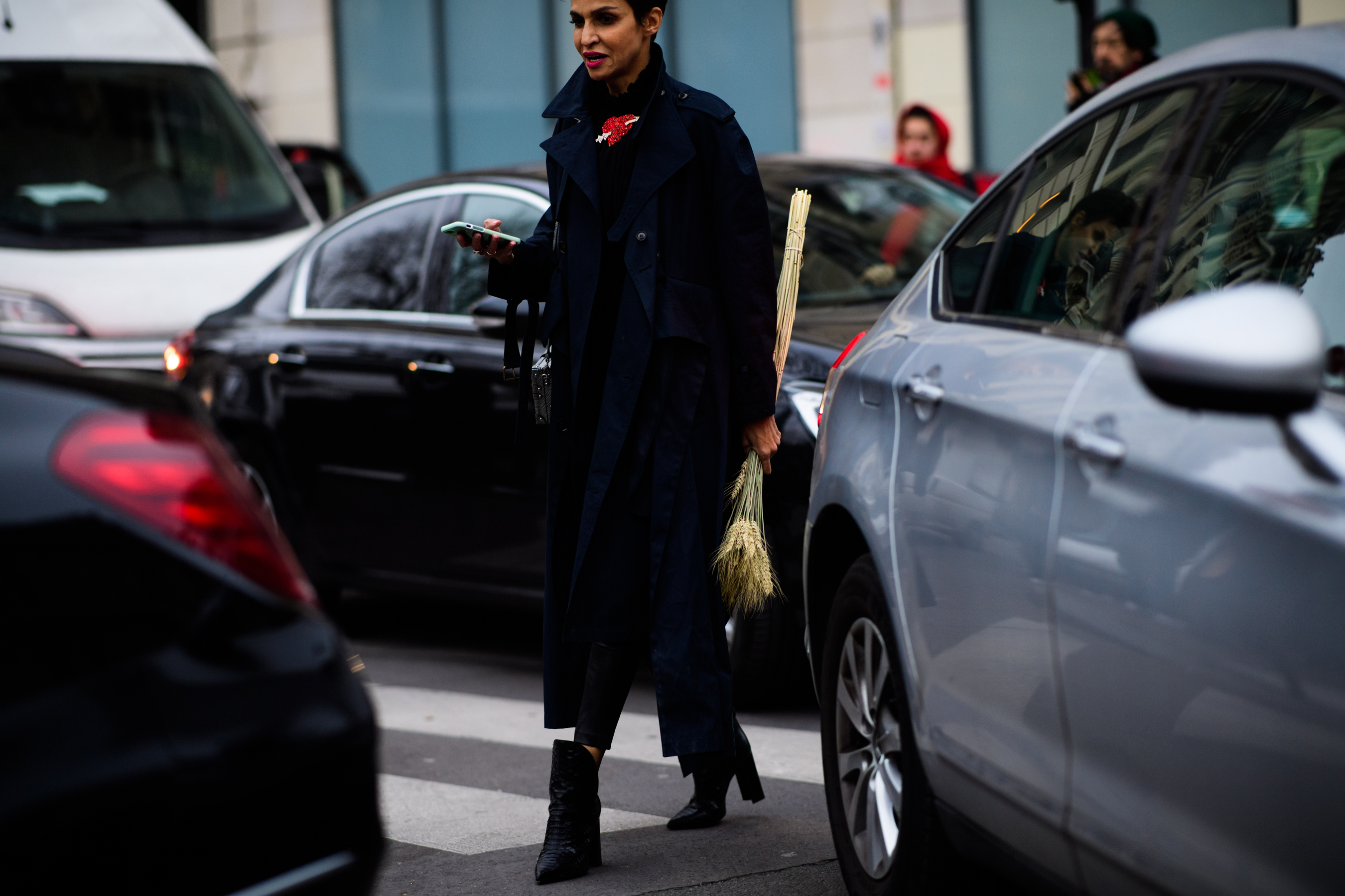 Woman wearing black clothes