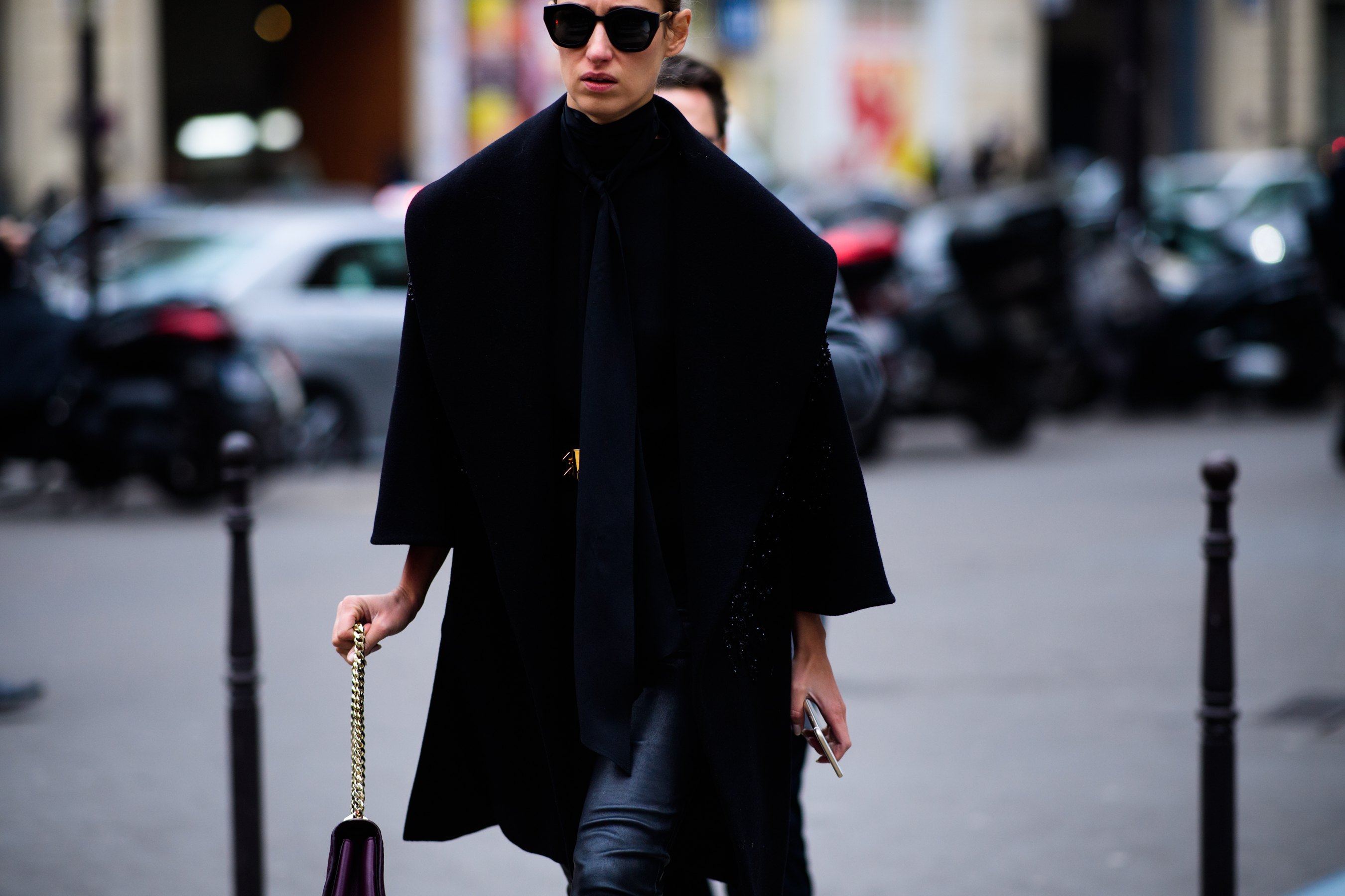 Woman wearing black clothes