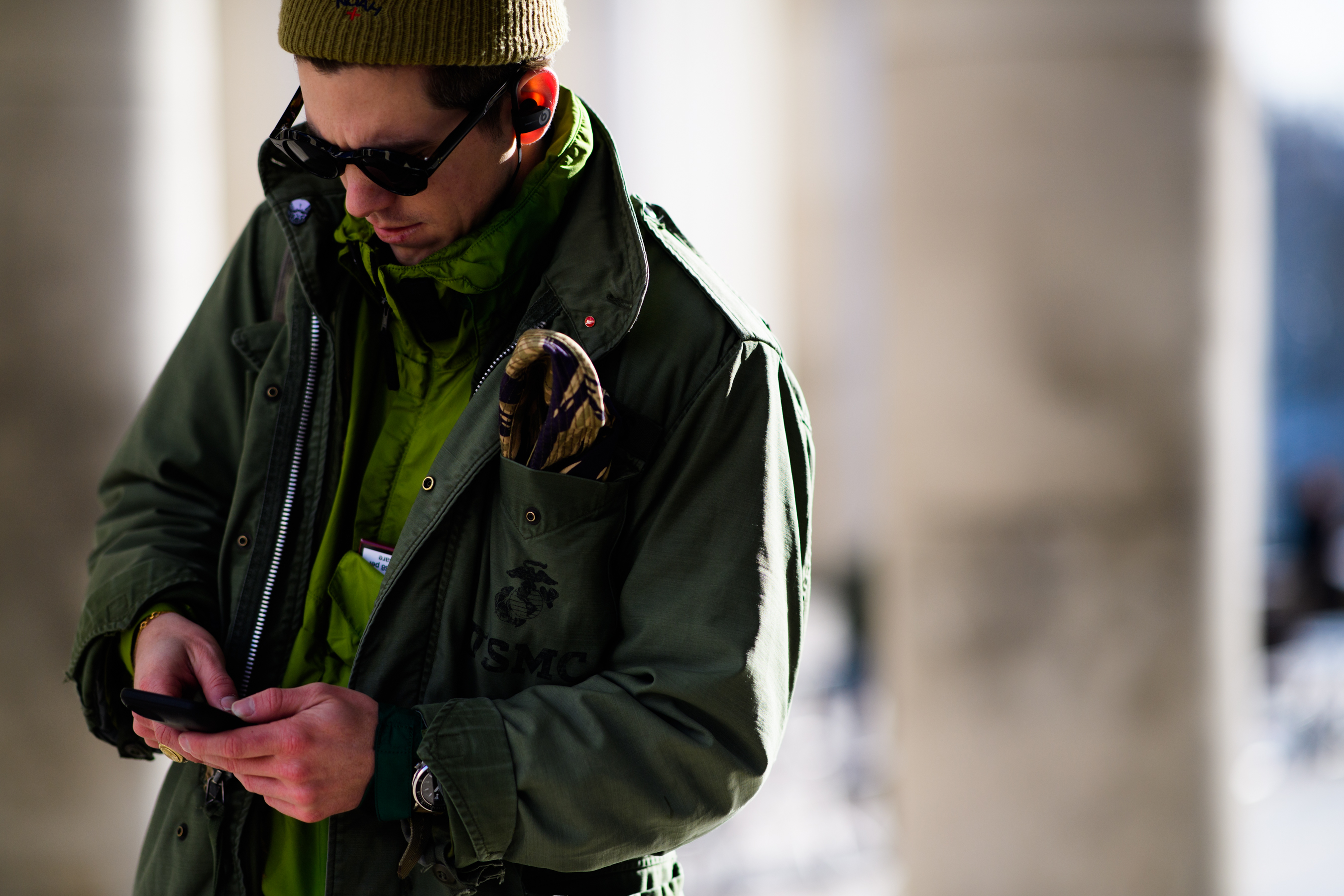 Photographer who wearing green clothes