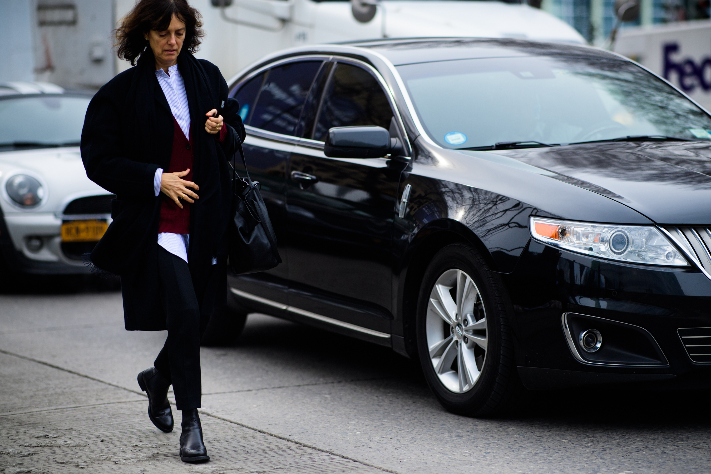 Woman wearing black clothes