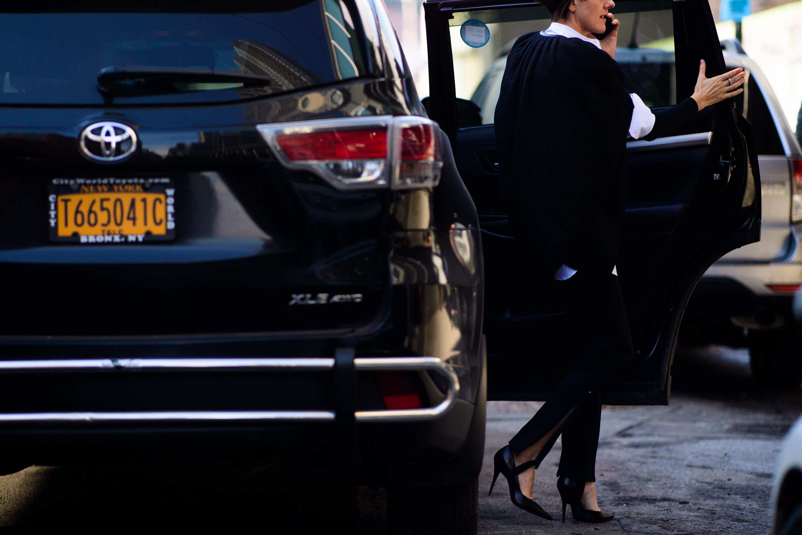 Woman wearing black clothes