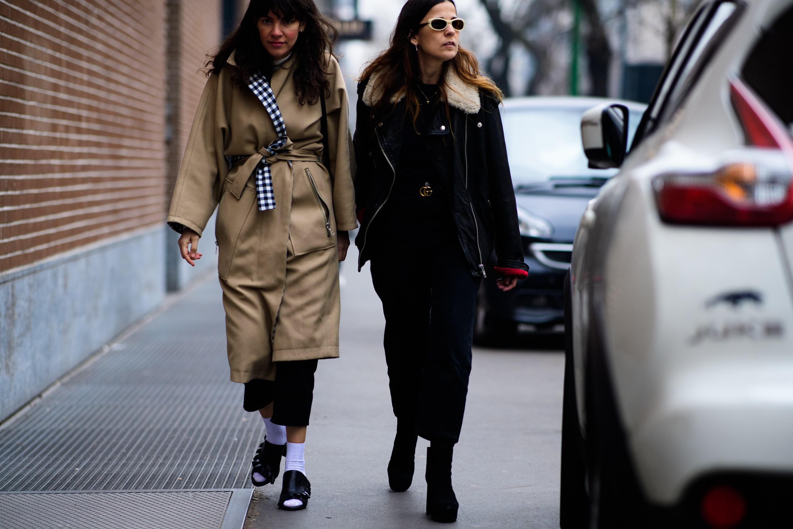 Woman wearing gucci belt