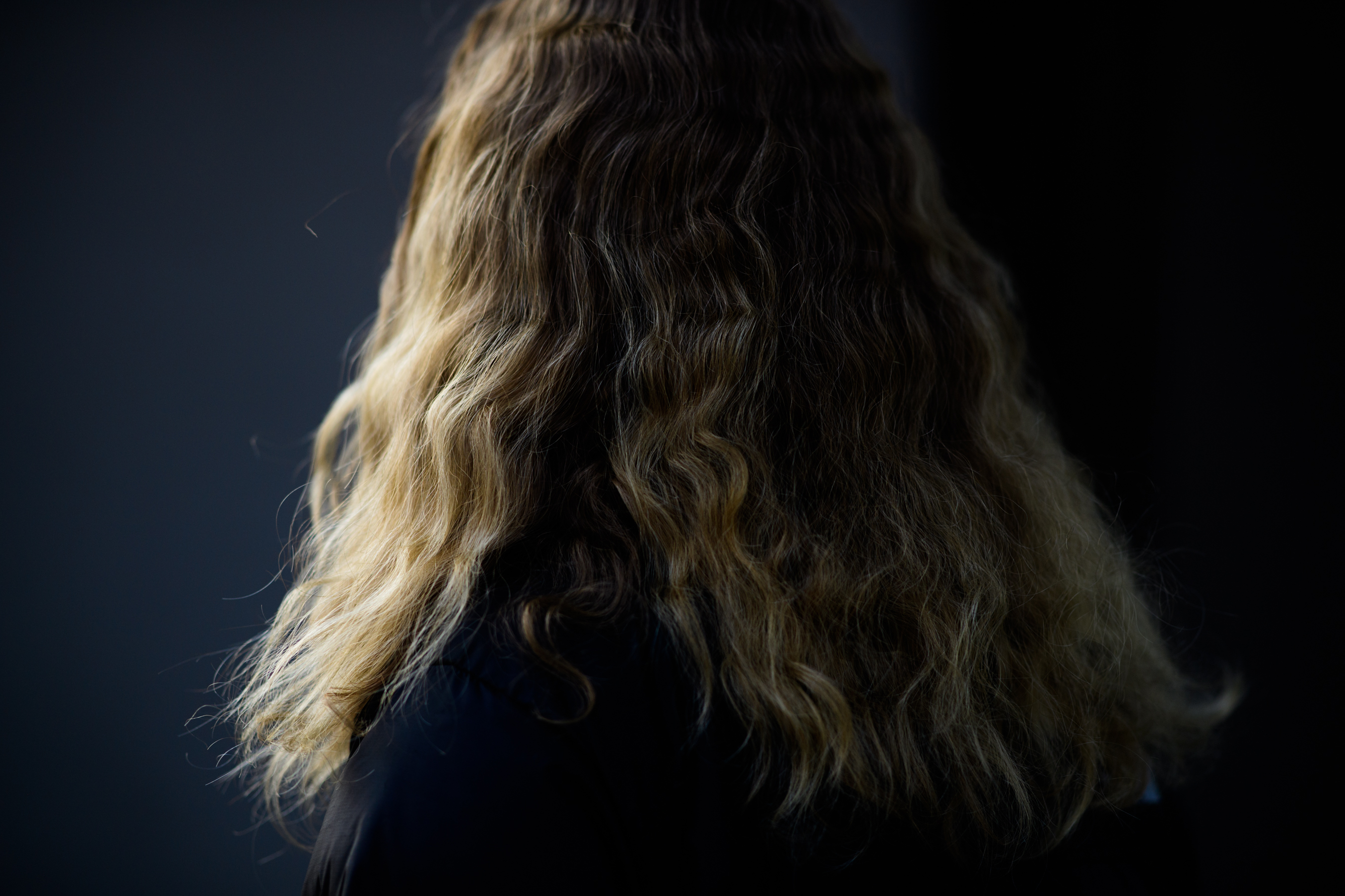 Model with curls hair