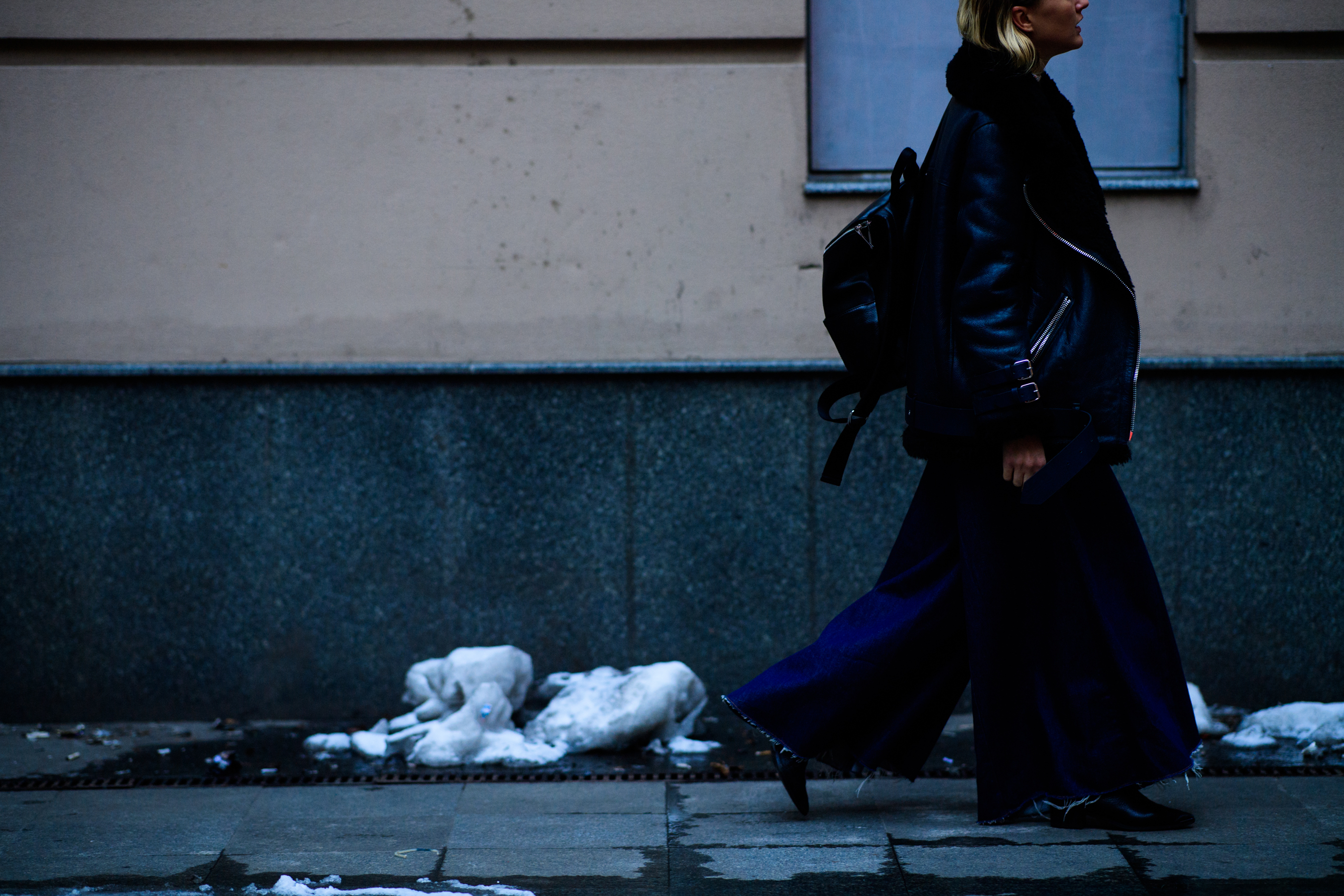Woman wearing big pants