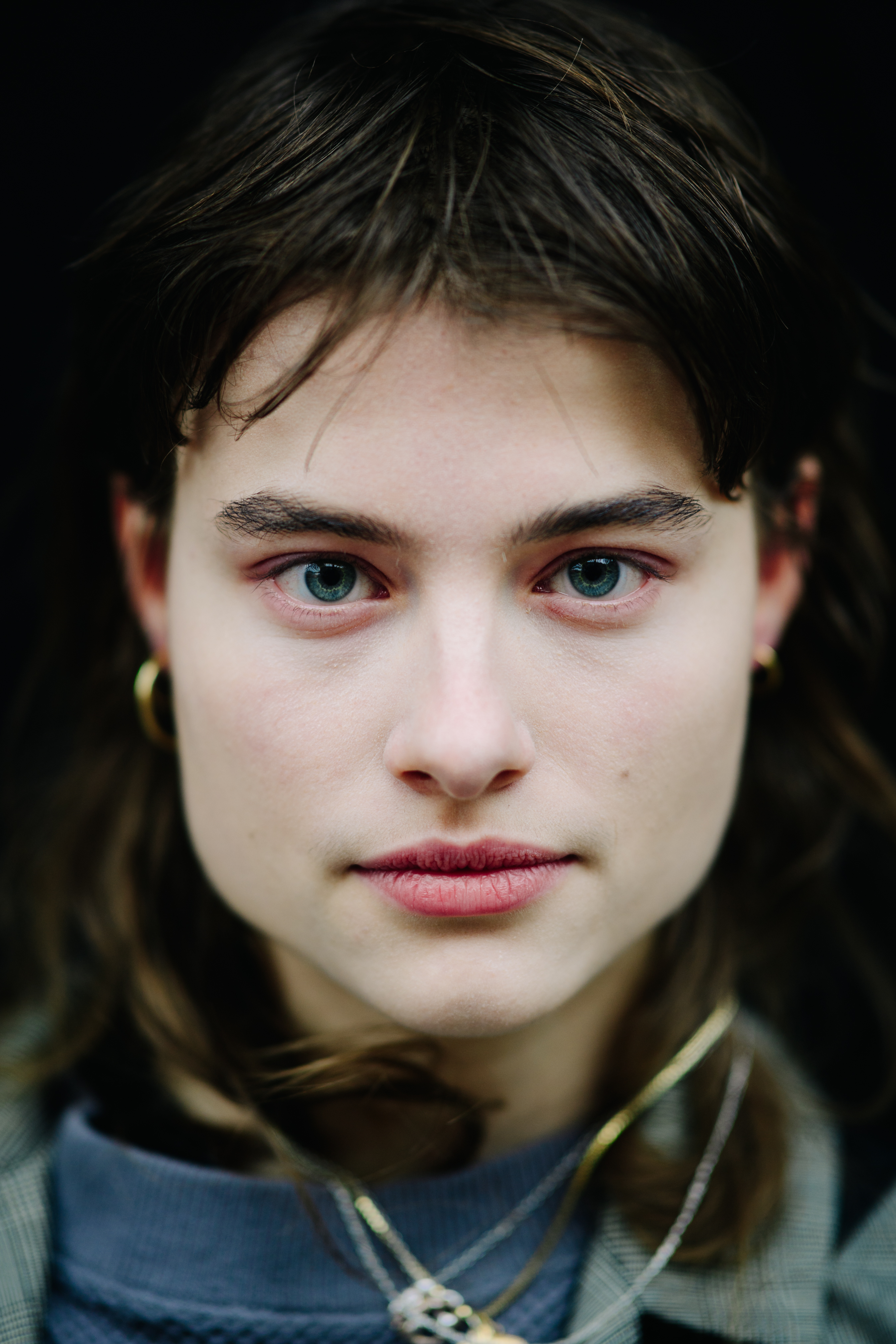 Portrait of a model Hannah with short bangs