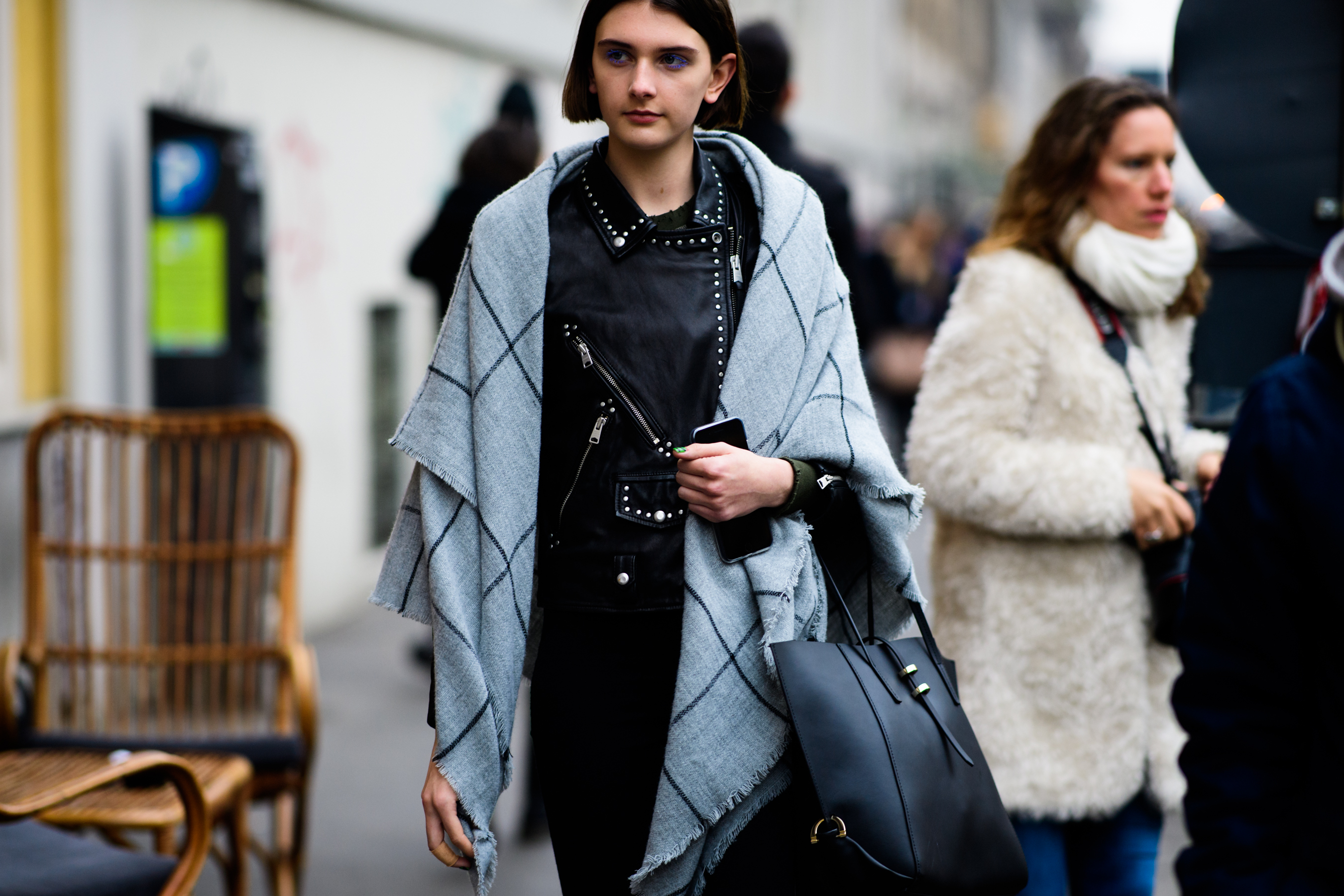 Woman wearing black clothes