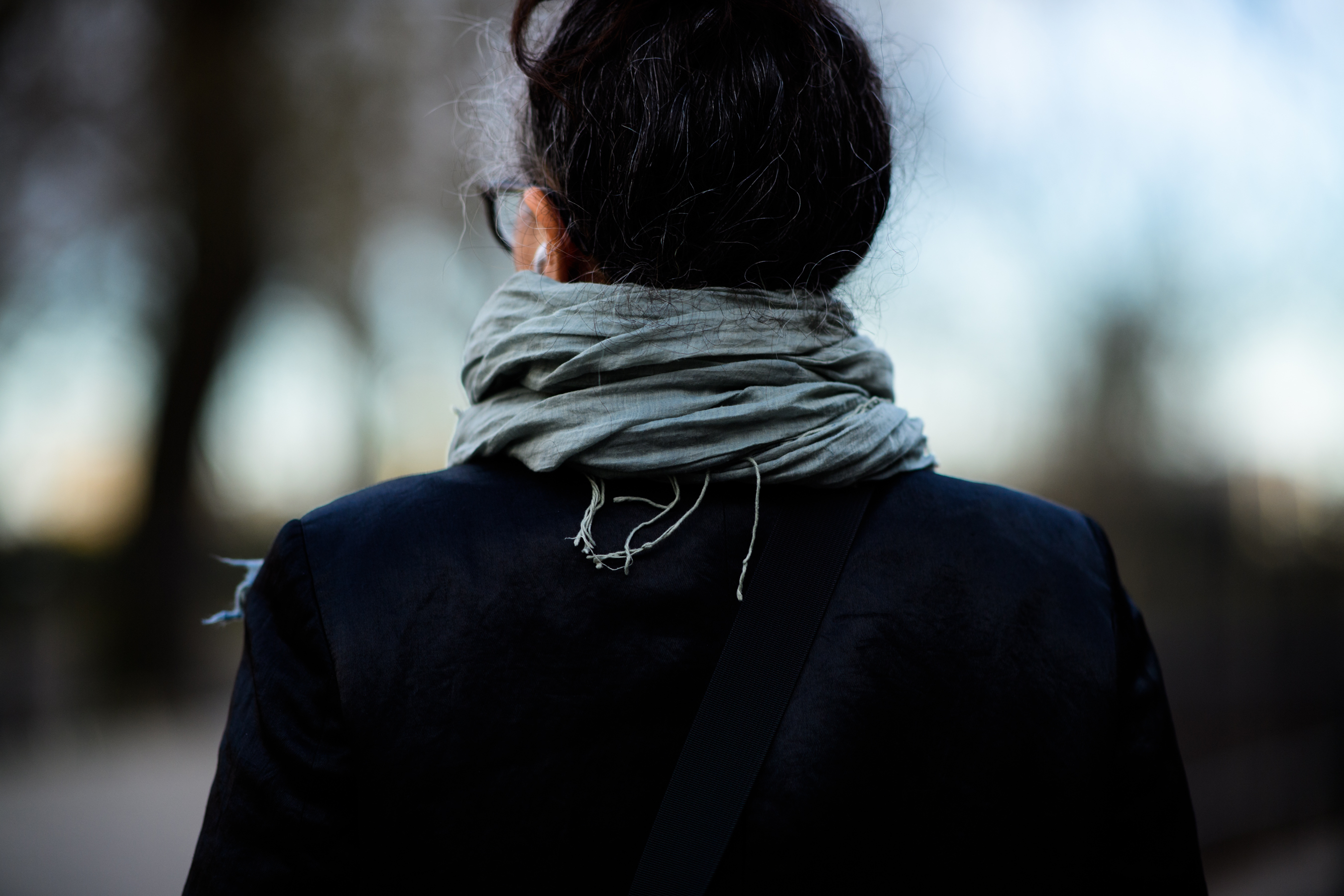 Woman wearing scurf