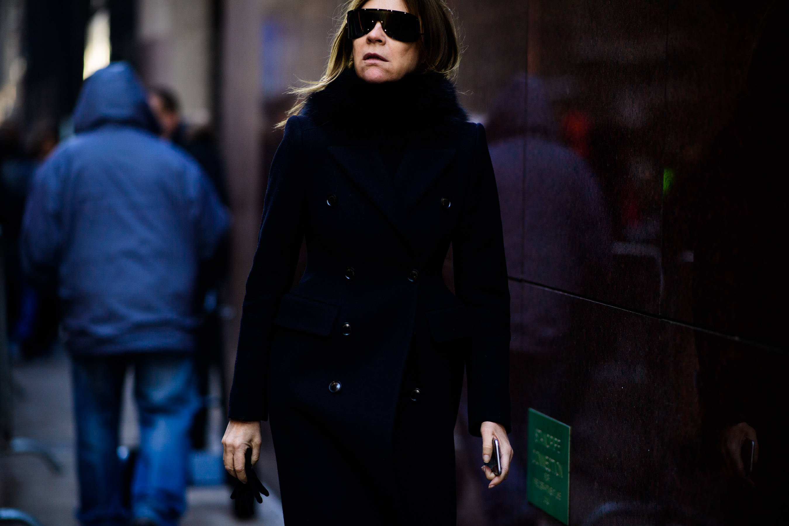Woman wearing black clothes