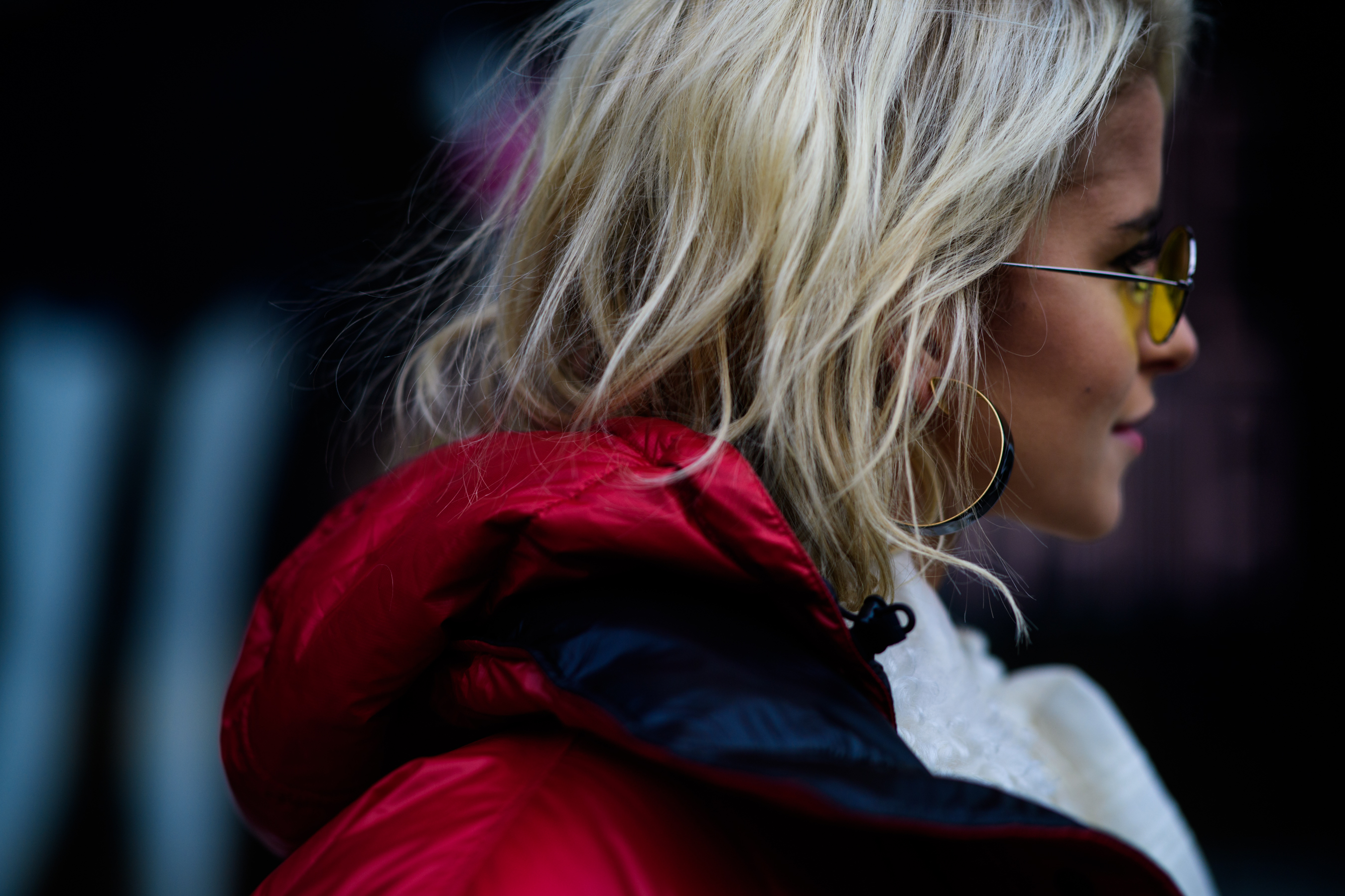 German blogger wearing yellow aviator glasses