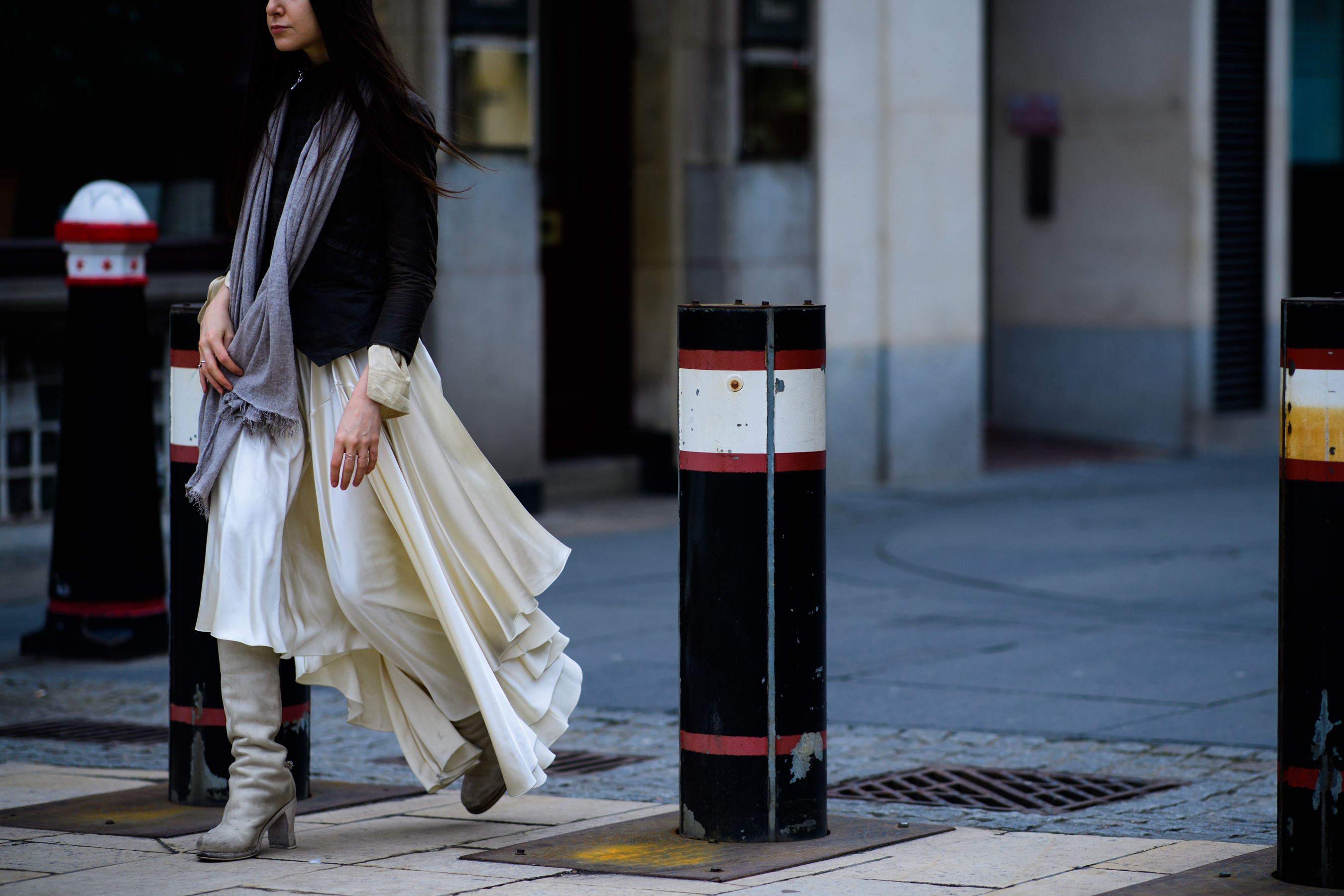 Woman wearing white and black cloths